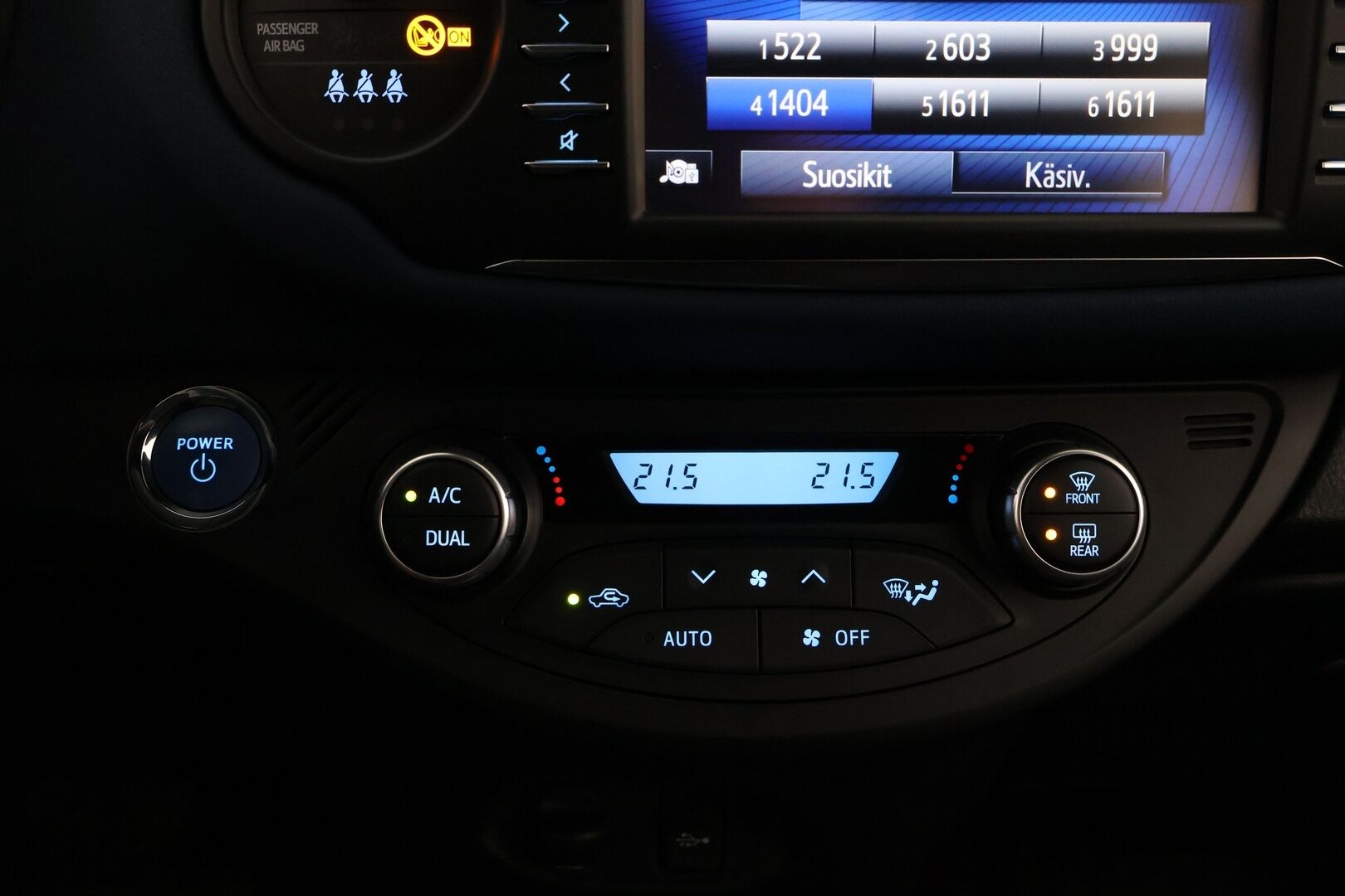 Toyota Yaris 2017 1.5 Hybrid Style Business 5ov * Suomiauto / Peruutuskamera / Lohko / Vakkari / Navi - Juuri saapunut Tampereelle / Lane Assist / 2x Todella hyvät renkaat aluvantein! - HULLUT VÄLIPÄIVÄT KORKOTARJOUS 2,49%