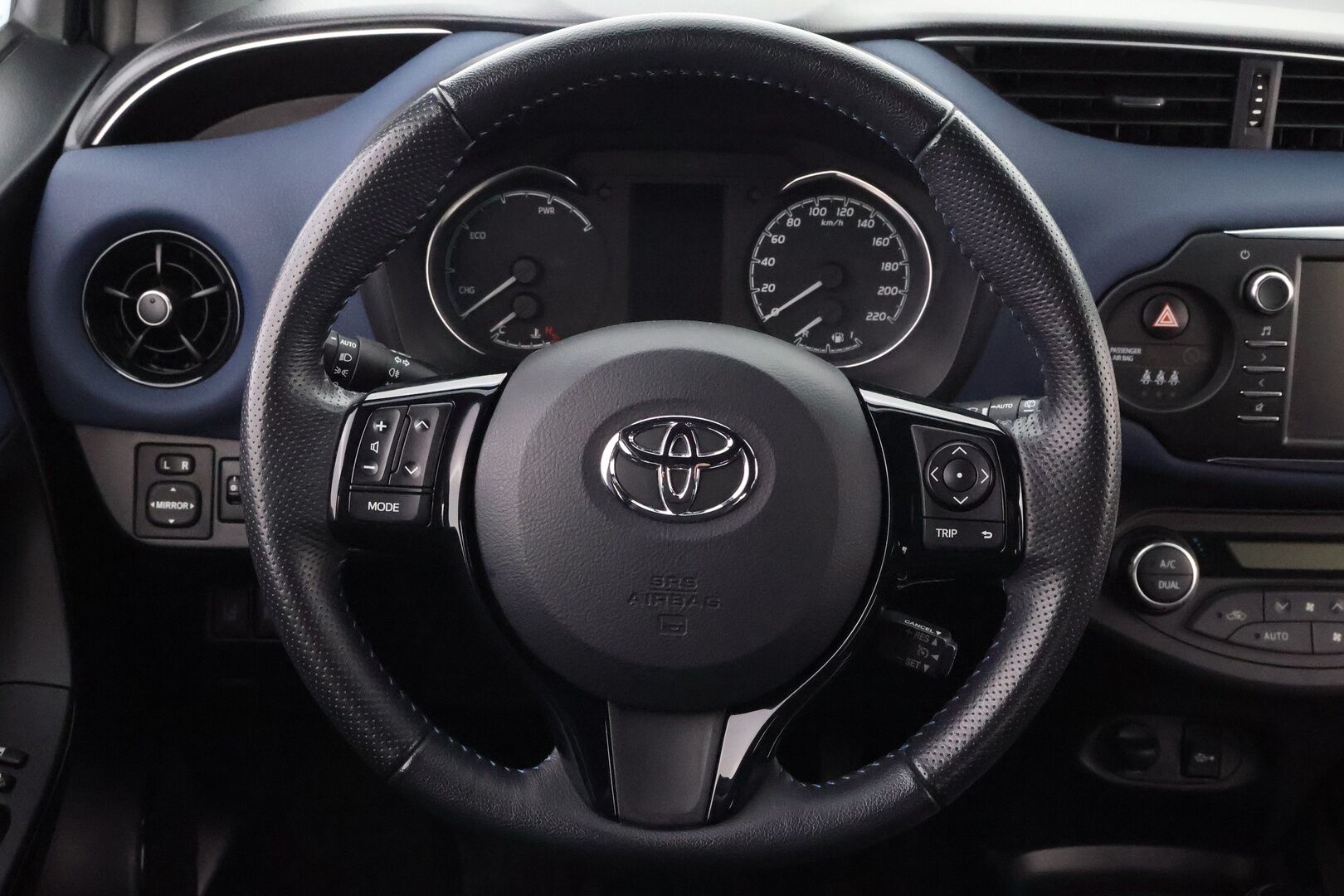 Toyota Yaris 2017 1.5 Hybrid Style Business 5ov * Suomiauto / Peruutuskamera / Lohko / Vakkari / Navi - Juuri saapunut Tampereelle / Lane Assist / 2x Todella hyvät renkaat aluvantein! - HULLUT VÄLIPÄIVÄT KORKOTARJOUS 2,49%