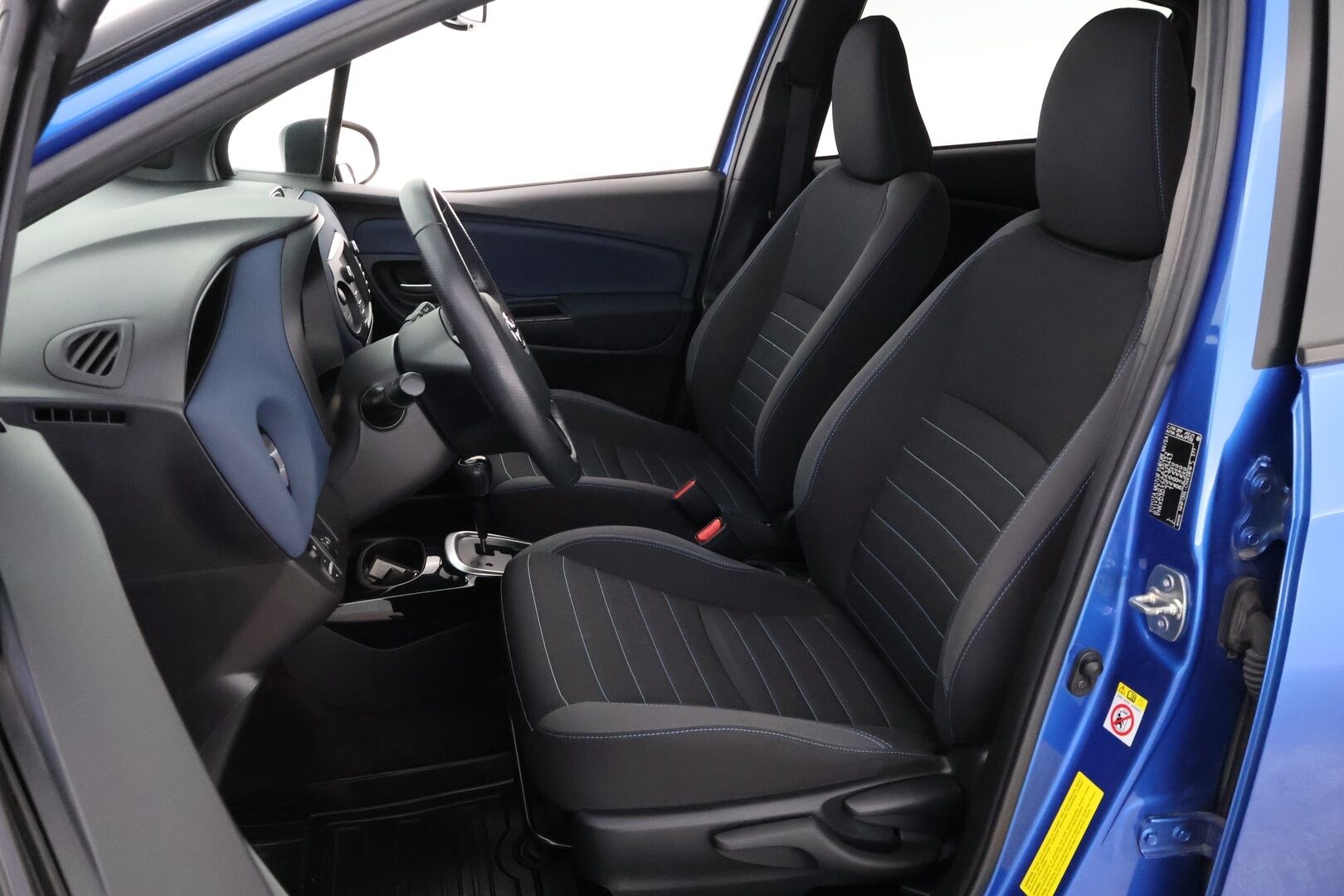 Toyota Yaris 2017 1.5 Hybrid Style Business 5ov * Suomiauto / Peruutuskamera / Lohko / Vakkari / Navi - Juuri saapunut Tampereelle / Lane Assist / 2x Todella hyvät renkaat aluvantein! - HULLUT VÄLIPÄIVÄT KORKOTARJOUS 2,49%