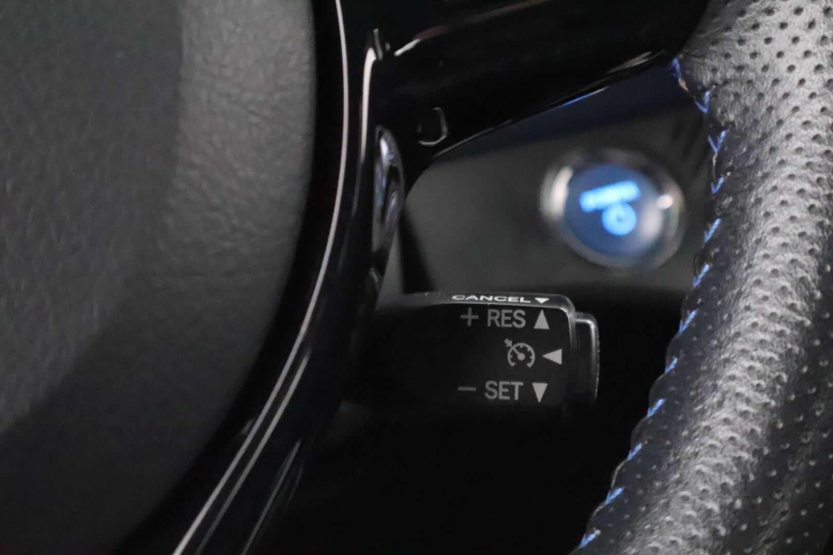 Toyota Yaris 2017 1.5 Hybrid Style Business 5ov * Suomiauto / Peruutuskamera / Lohko / Vakkari / Navi - Juuri saapunut Tampereelle / Lane Assist / 2x Todella hyvät renkaat aluvantein! - HULLUT VÄLIPÄIVÄT KORKOTARJOUS 2,49%