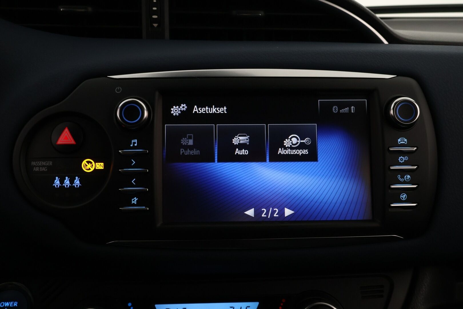 Toyota Yaris 2017 1.5 Hybrid Style Business 5ov * Suomiauto / Peruutuskamera / Lohko / Vakkari / Navi - Juuri saapunut Tampereelle / Lane Assist / 2x Todella hyvät renkaat aluvantein! - HULLUT VÄLIPÄIVÄT KORKOTARJOUS 2,49%