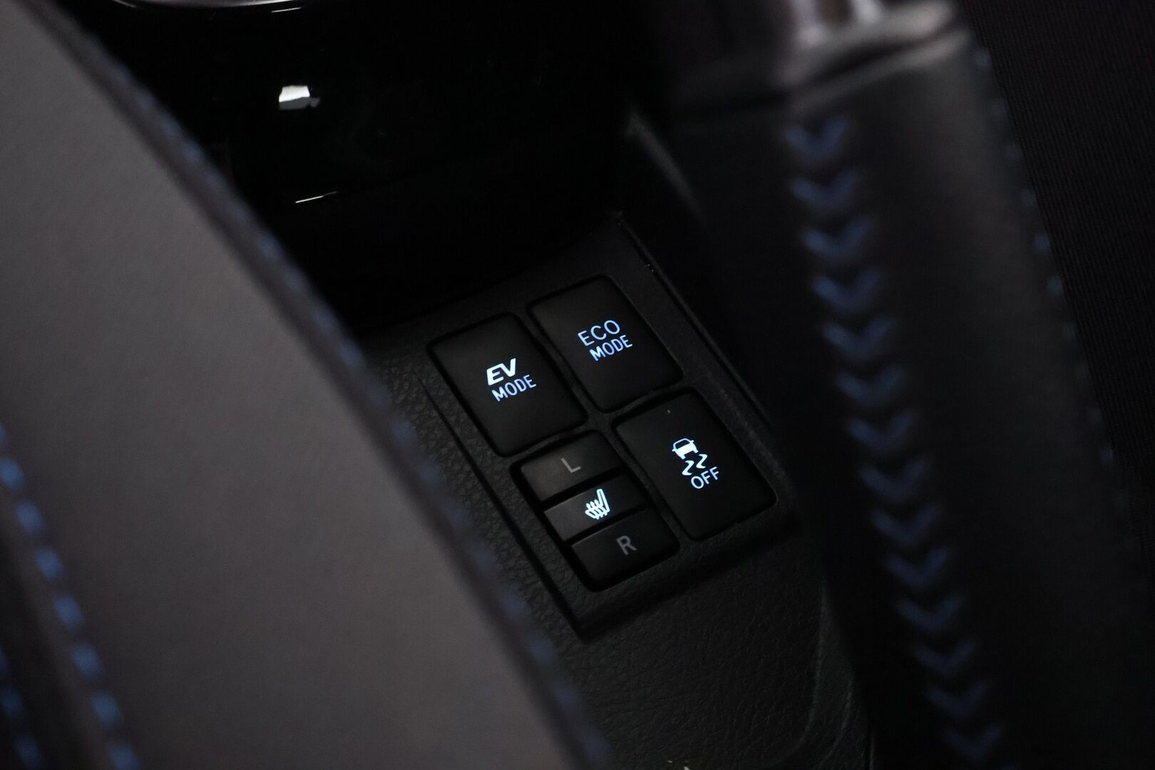 Toyota Yaris 2017 1.5 Hybrid Style Business 5ov * Suomiauto / Peruutuskamera / Lohko / Vakkari / Navi - Juuri saapunut Tampereelle / Lane Assist / 2x Todella hyvät renkaat aluvantein! - HULLUT VÄLIPÄIVÄT KORKOTARJOUS 2,49%