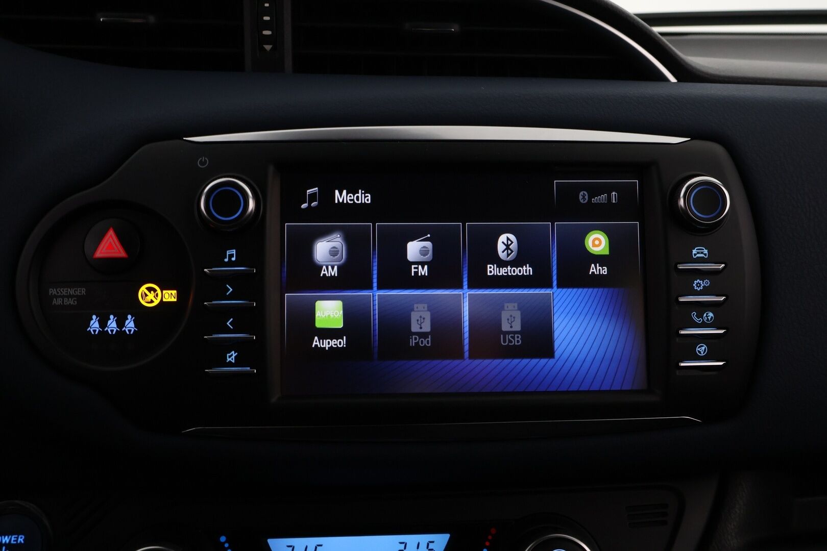 Toyota Yaris 2017 1.5 Hybrid Style Business 5ov * Suomiauto / Peruutuskamera / Lohko / Vakkari / Navi - Juuri saapunut Tampereelle / Lane Assist / 2x Todella hyvät renkaat aluvantein! - HULLUT VÄLIPÄIVÄT KORKOTARJOUS 2,49%