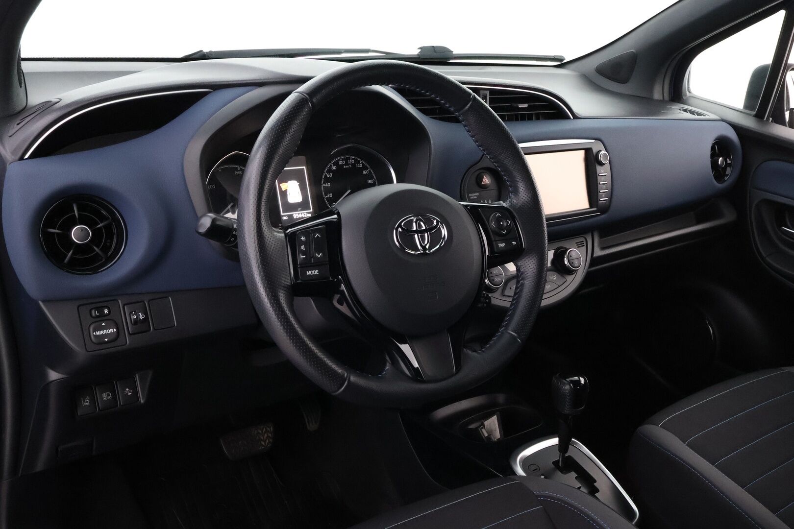 Toyota Yaris 2017 1.5 Hybrid Style Business 5ov * Suomiauto / Peruutuskamera / Lohko / Vakkari / Navi - Juuri saapunut Tampereelle / Lane Assist / 2x Todella hyvät renkaat aluvantein! - HULLUT VÄLIPÄIVÄT KORKOTARJOUS 2,49%