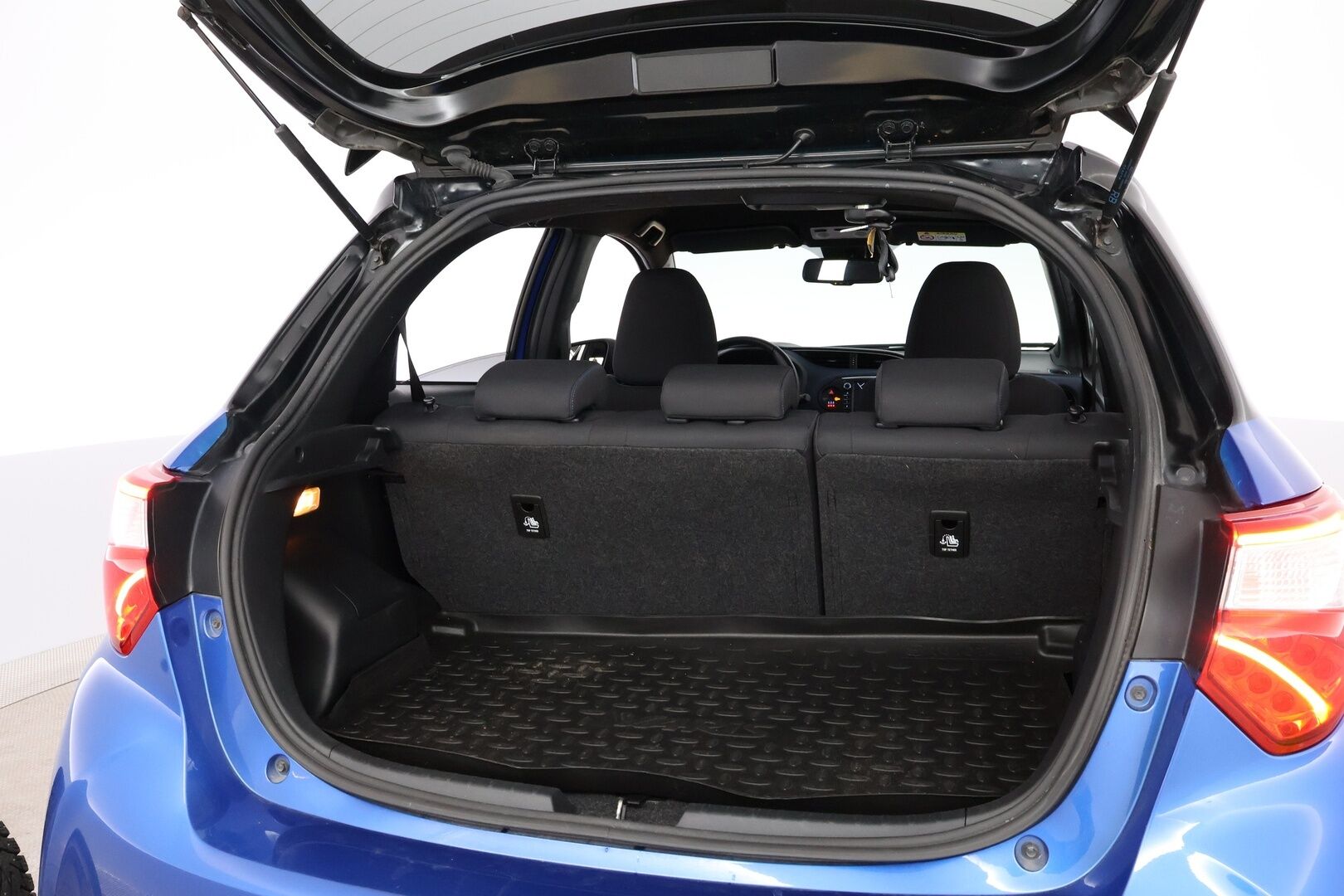 Toyota Yaris 2017 1.5 Hybrid Style Business 5ov * Suomiauto / Peruutuskamera / Lohko / Vakkari / Navi - Juuri saapunut Tampereelle / Lane Assist / 2x Todella hyvät renkaat aluvantein! - HULLUT VÄLIPÄIVÄT KORKOTARJOUS 2,49%