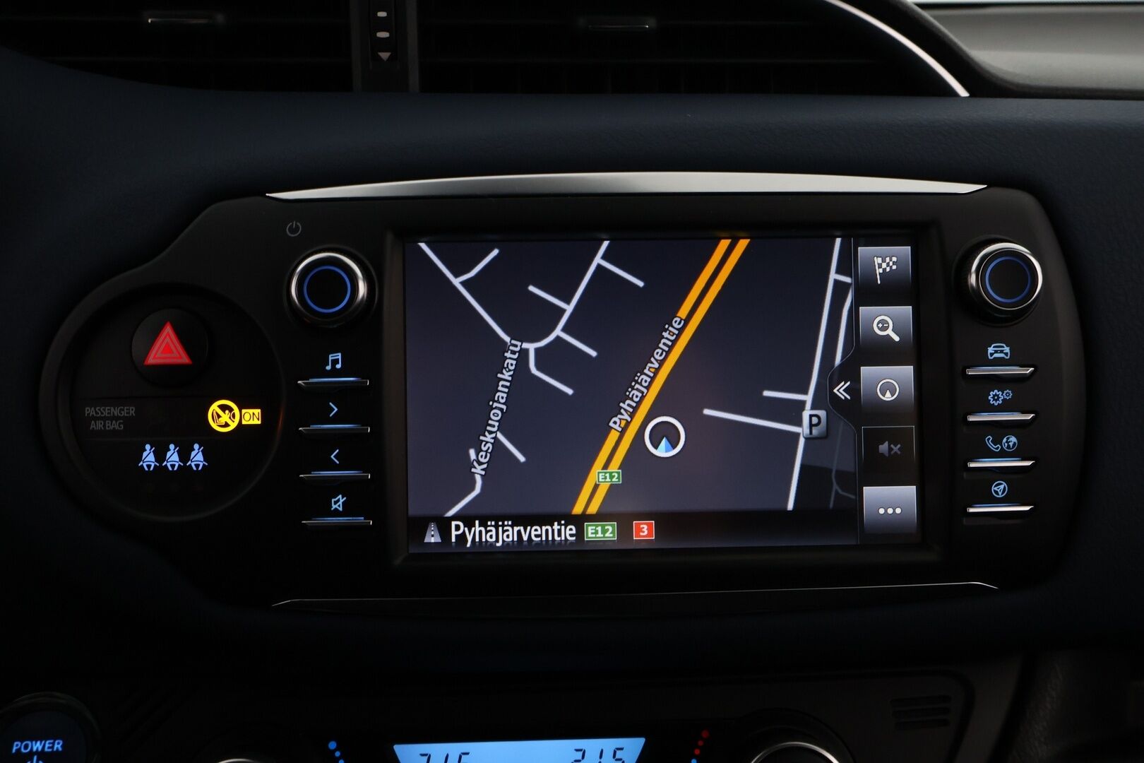 Toyota Yaris 2017 1.5 Hybrid Style Business 5ov * Suomiauto / Peruutuskamera / Lohko / Vakkari / Navi - Juuri saapunut Tampereelle / Lane Assist / 2x Todella hyvät renkaat aluvantein! - HULLUT VÄLIPÄIVÄT KORKOTARJOUS 2,49%