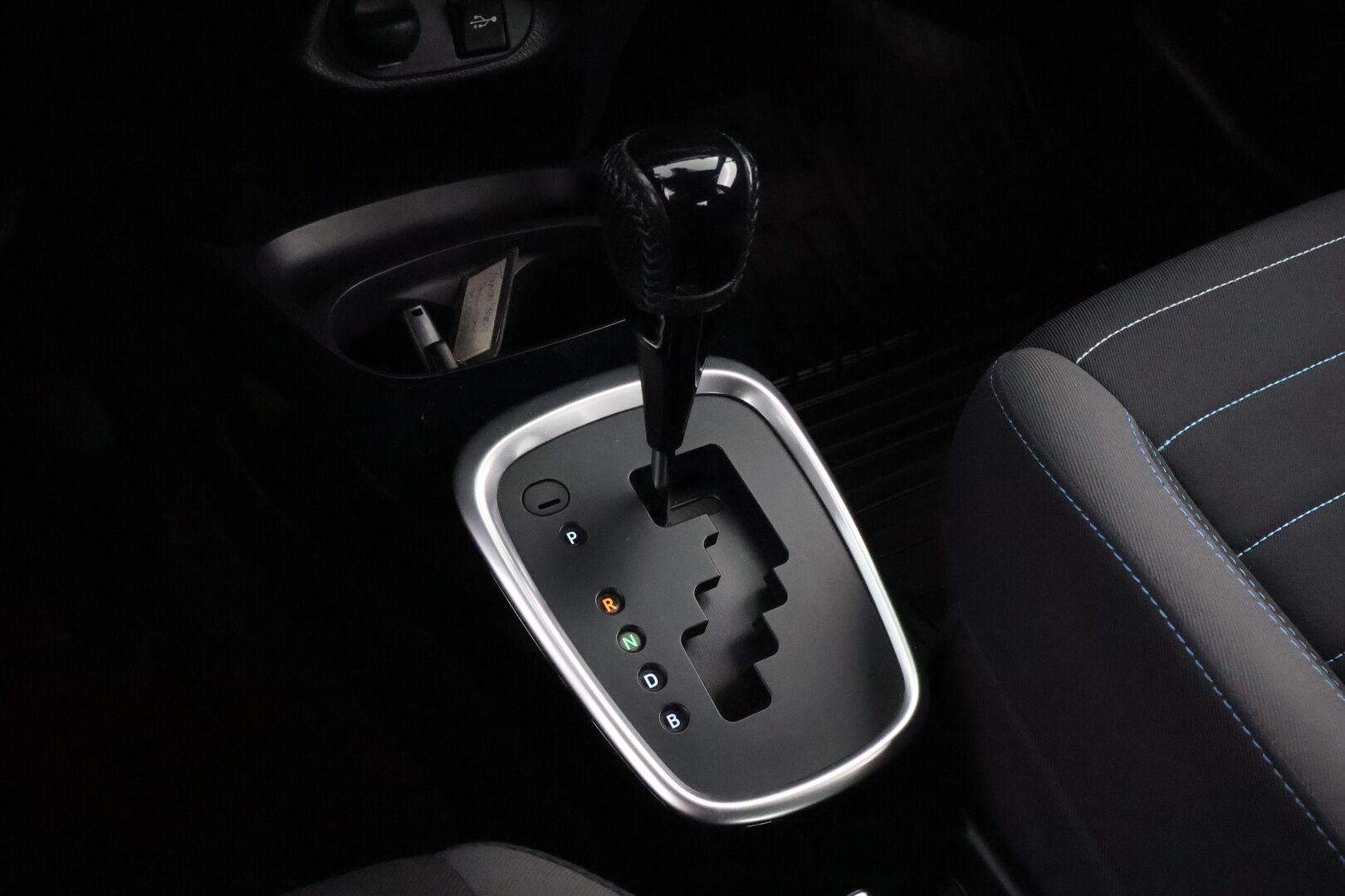 Toyota Yaris 2017 1.5 Hybrid Style Business 5ov * Suomiauto / Peruutuskamera / Lohko / Vakkari / Navi - Juuri saapunut Tampereelle / Lane Assist / 2x Todella hyvät renkaat aluvantein! - HULLUT VÄLIPÄIVÄT KORKOTARJOUS 2,49%