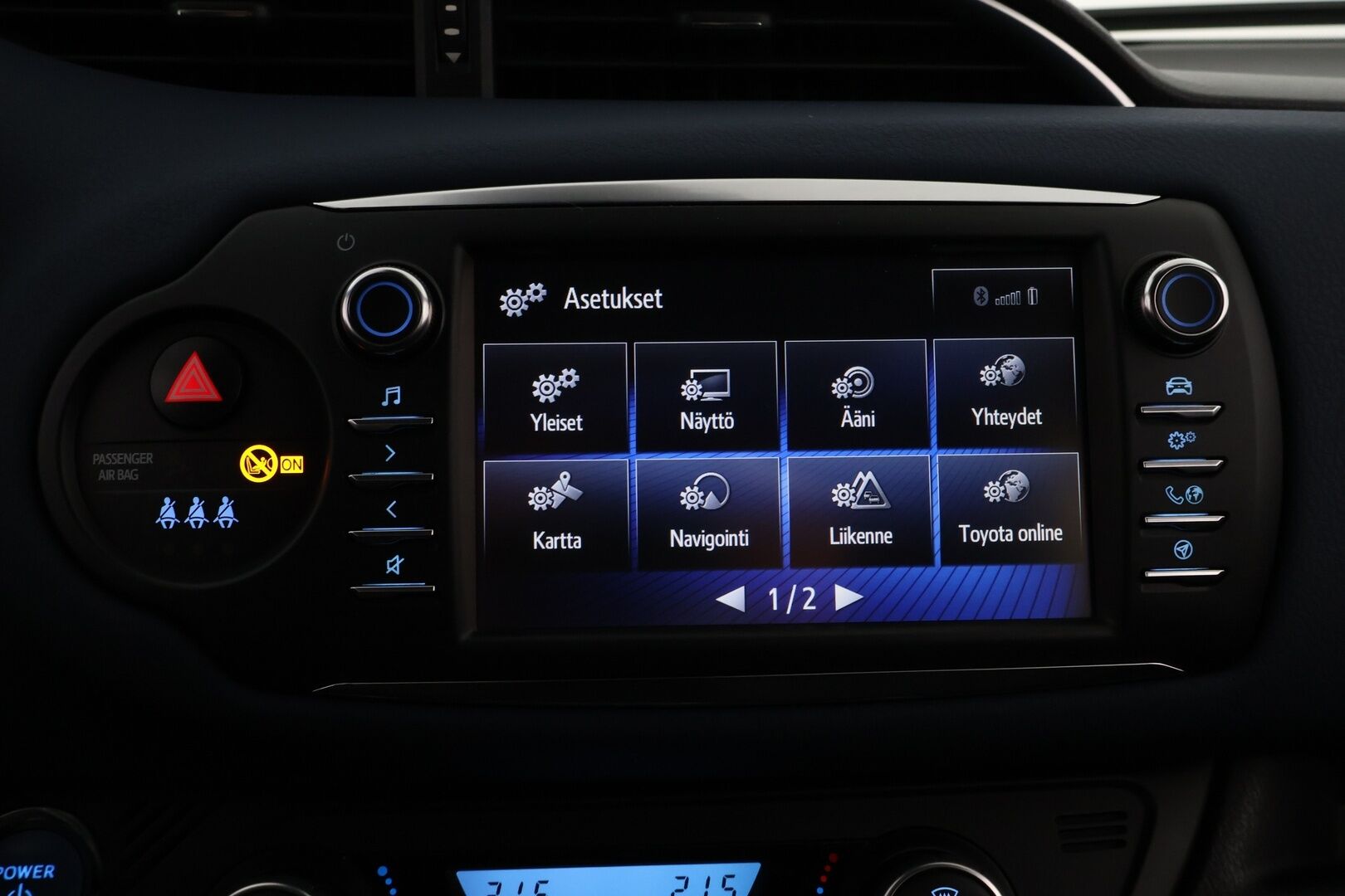 Toyota Yaris 2017 1.5 Hybrid Style Business 5ov * Suomiauto / Peruutuskamera / Lohko / Vakkari / Navi - Juuri saapunut Tampereelle / Lane Assist / 2x Todella hyvät renkaat aluvantein! - HULLUT VÄLIPÄIVÄT KORKOTARJOUS 2,49%