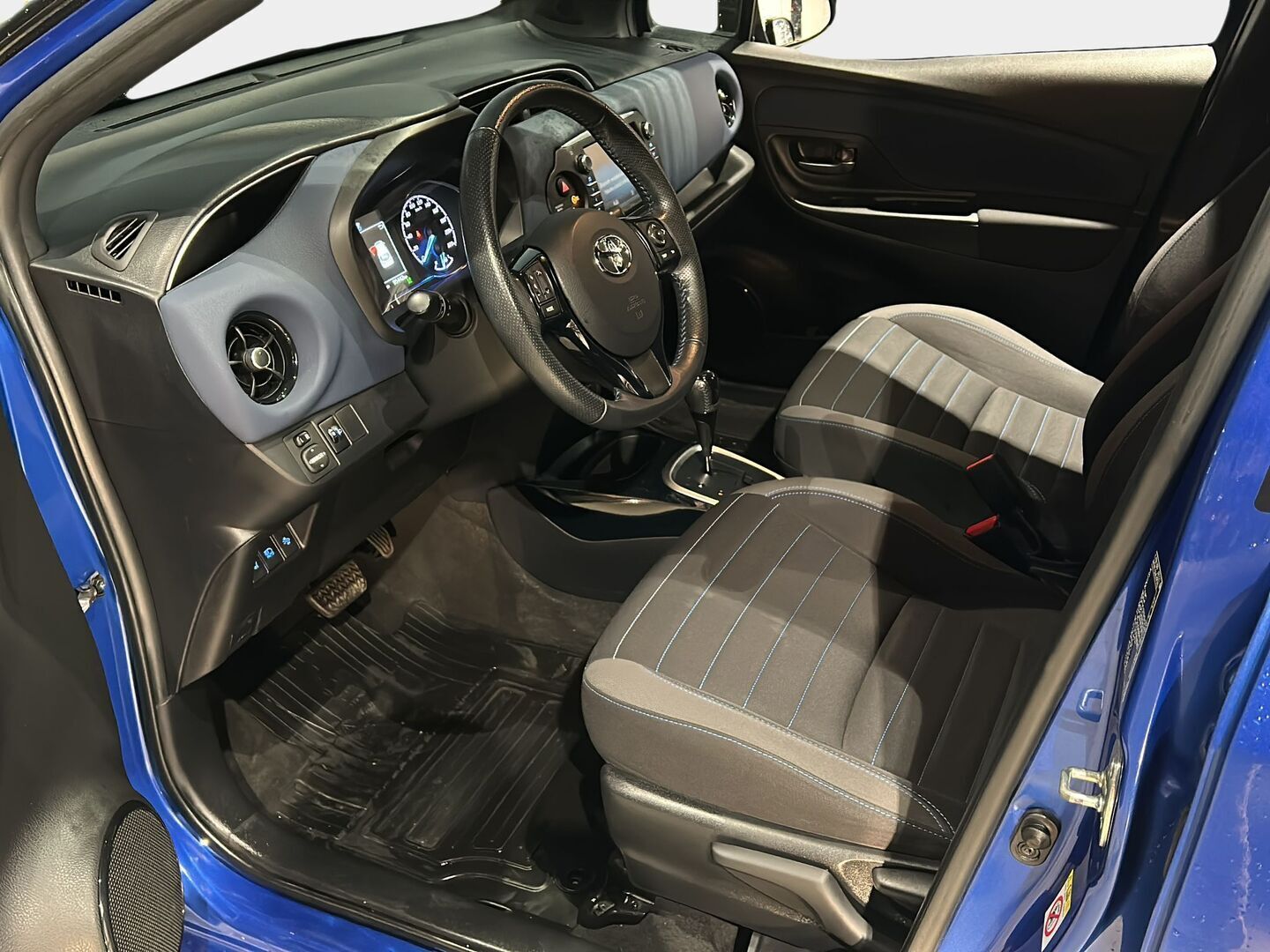 Toyota Yaris 2017 1.5 Hybrid Style Business 5ov *Suomiauto / Peruutuskamera / Lohko / Vakkari / Navi* - Juuri saapunut Tampereelle! - Osta nyt, maksa vasta ensi vuonna