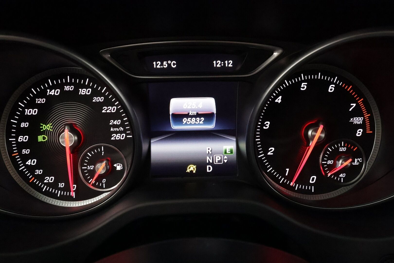 Mercedes-Benz GLA 2017 180 A Premium Business * Suomi-auto / Night paketti / Vakkari / P.kamera / LED / Navi / Lohkolämmitin * - Kahdet renkaat aluvanteilla / Merkkihuollettu - HULLU BLACKWEEK KORKOTARJOUS 2,49%