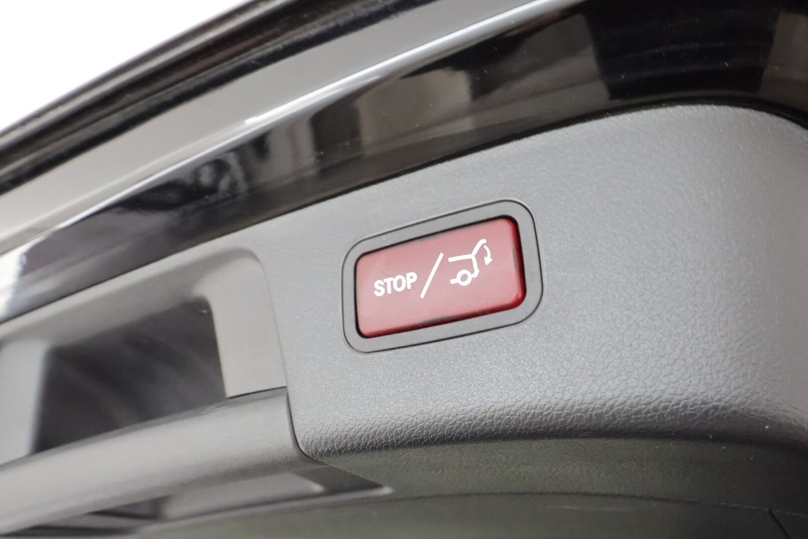 Mercedes-Benz GLA 2017 180 A Premium Business * Suomi-auto / Night paketti / Vakkari / P.kamera / LED / Navi / Lohkolämmitin * - Kahdet renkaat aluvanteilla / Merkkihuollettu - HULLU BLACKWEEK KORKOTARJOUS 2,49%