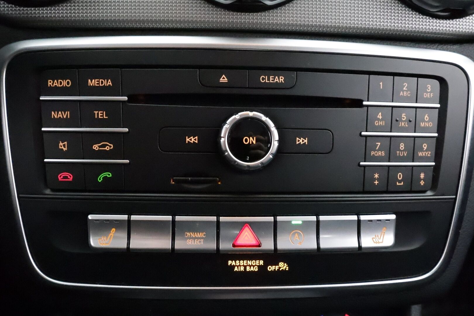 Mercedes-Benz GLA 2017 180 A Premium Business * Suomi-auto / Night paketti / Vakkari / P.kamera / LED / Navi / Lohkolämmitin * - Kahdet renkaat aluvanteilla / Merkkihuollettu - HULLU BLACKWEEK KORKOTARJOUS 2,49%