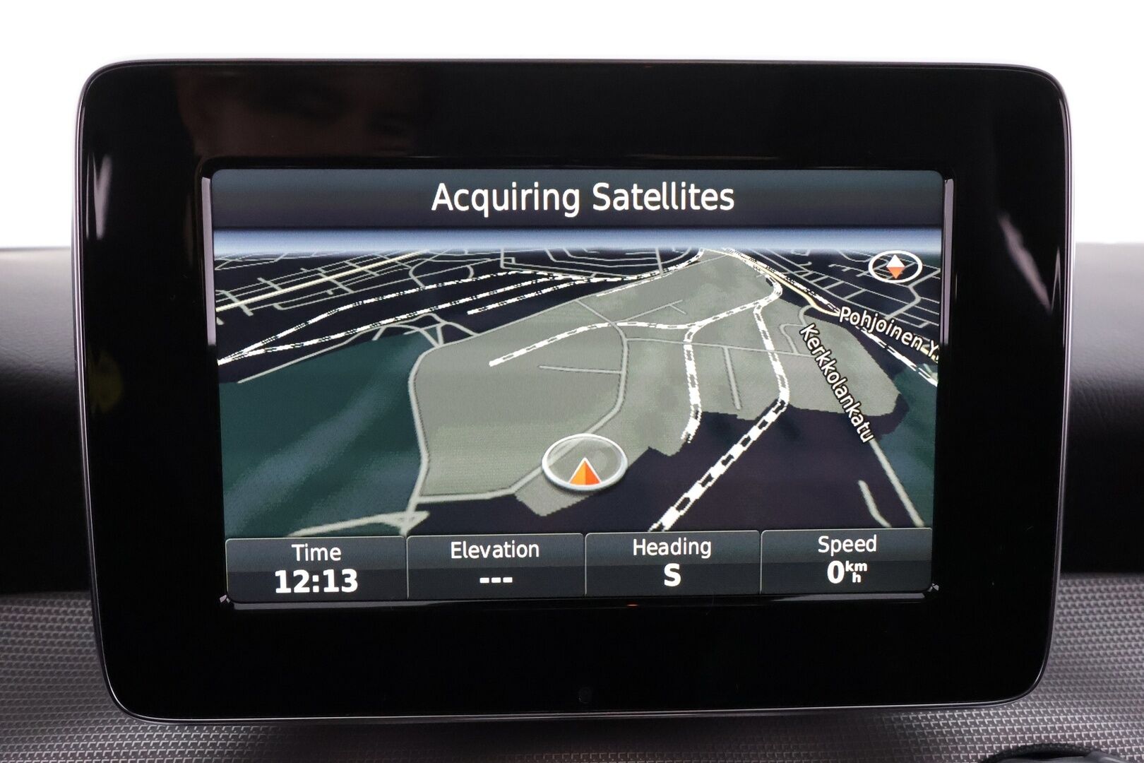 Mercedes-Benz GLA 2017 180 A Premium Business * Suomi-auto / Night paketti / Vakkari / P.kamera / LED / Navi / Lohkolämmitin * - Kahdet renkaat aluvanteilla / Merkkihuollettu - HULLU BLACKWEEK KORKOTARJOUS 2,49%