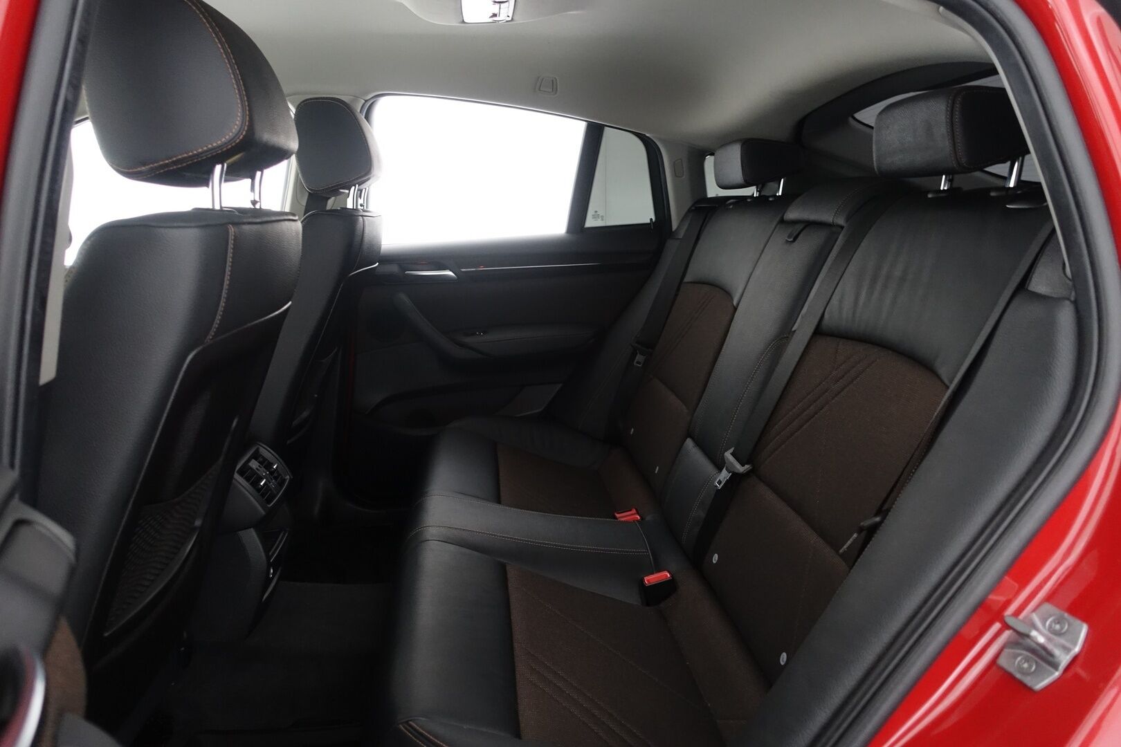 BMW X4 2017 F26 xDrive20d A Business xLine - | Vakkari | Puolinahkasisusta | Xenon | Bluetooth | KeyLessGo |