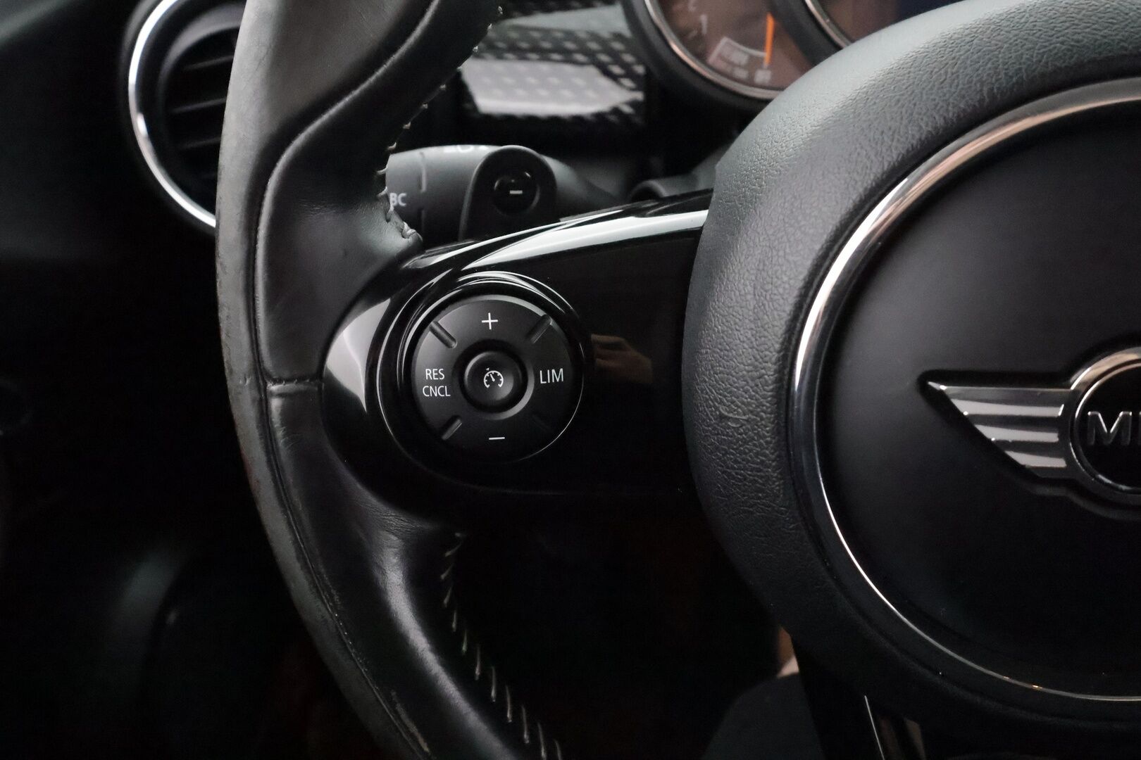 MINI COOPER S 2018 5-ovinen Cooper S A Business Plus - | Vakkari | Lohko | P.tutkat | LED | Sporttipenkit | Comfort Access | Suomi-auto | Kahdet Renkaat | Merkkihuollettu |