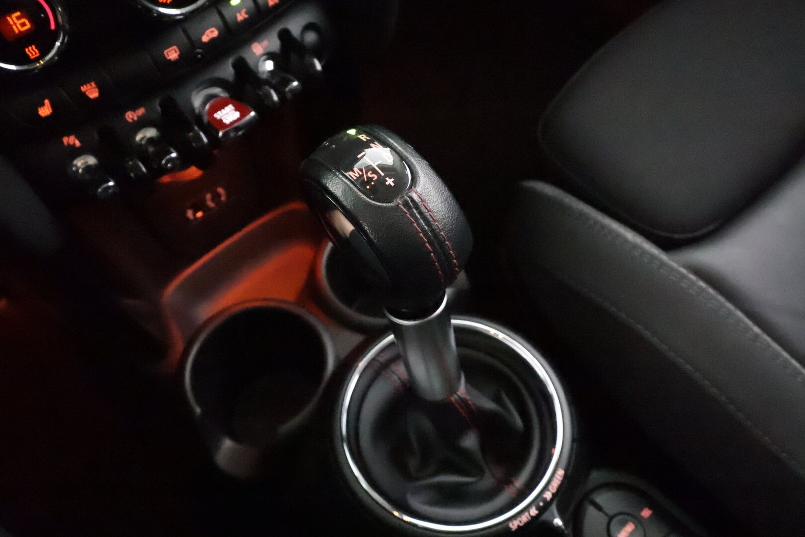 MINI COOPER S 2018 5-ovinen Cooper S A Business Plus - | Vakkari | Lohko | P.tutkat | LED | Sporttipenkit | Comfort Access | Suomi-auto | Kahdet Renkaat | Merkkihuollettu |