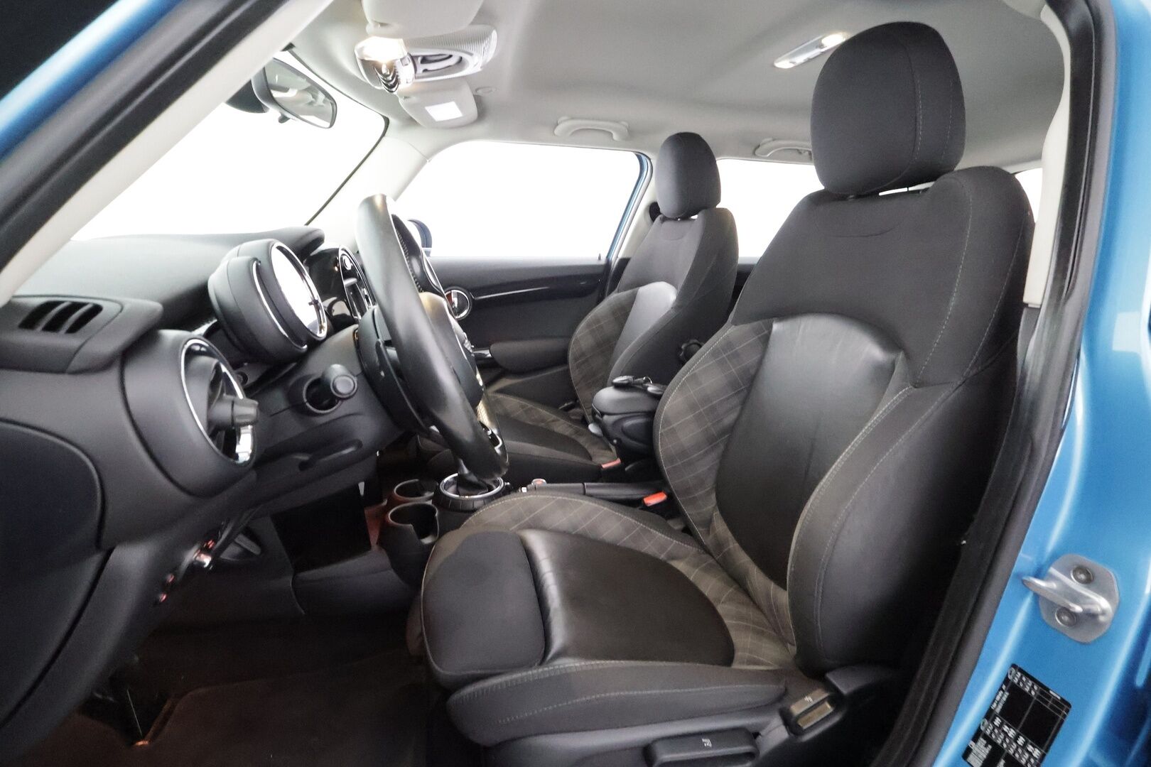 MINI COOPER S 2018 5-ovinen Cooper S A Business Plus - | Vakkari | Lohko | P.tutkat | LED | Sporttipenkit | Comfort Access | Suomi-auto | Kahdet Renkaat | Merkkihuollettu |