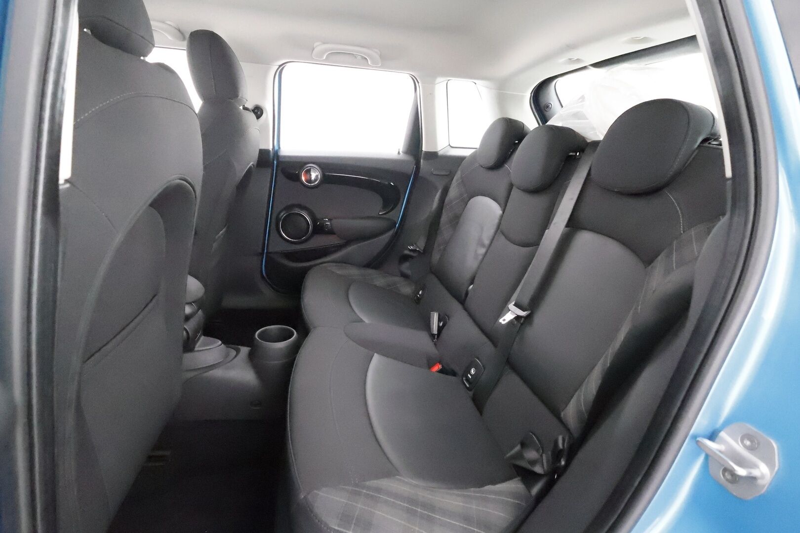 MINI COOPER S 2018 5-ovinen Cooper S A Business Plus - | Vakkari | Lohko | P.tutkat | LED | Sporttipenkit | Comfort Access | Suomi-auto | Kahdet Renkaat | Merkkihuollettu |