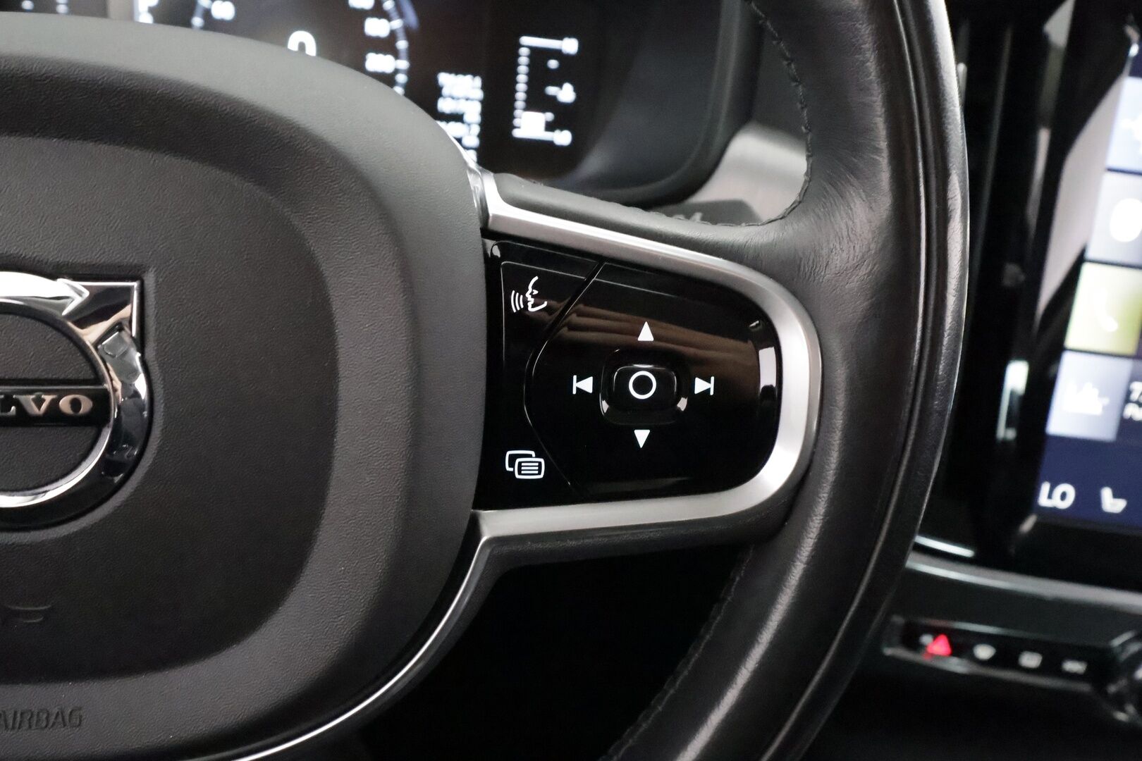 Volvo S90 2017 D3 Momentum aut - | ACC | Pilot Assist | Full-LED | Digimittaristo | Koukku | Webasto | Navi | Keyless | 360° | Lämmitettävä ohjauspyörä | Kahdet renkaat | 1.om Suomi-auto | Merkkihuollot |