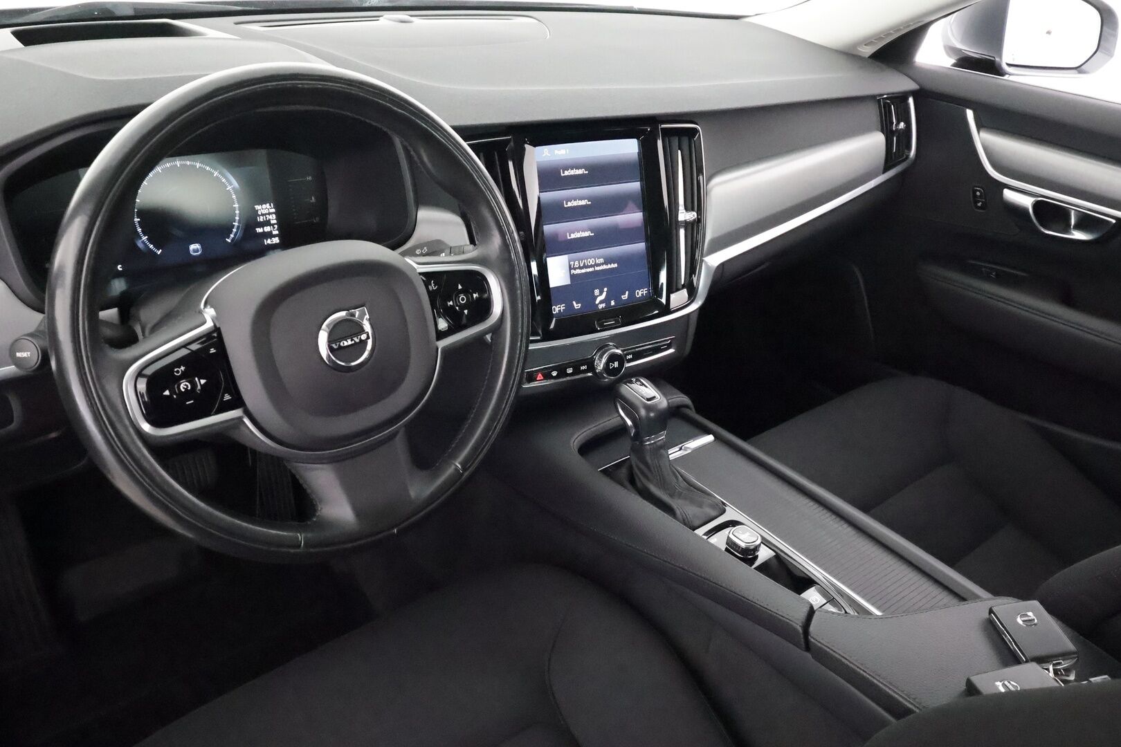 Volvo S90 2017 D3 Momentum aut - | ACC | Pilot Assist | Full-LED | Digimittaristo | Koukku | Webasto | Navi | Keyless | 360° | Lämmitettävä ohjauspyörä | Kahdet renkaat | 1.om Suomi-auto | Merkkihuollot |