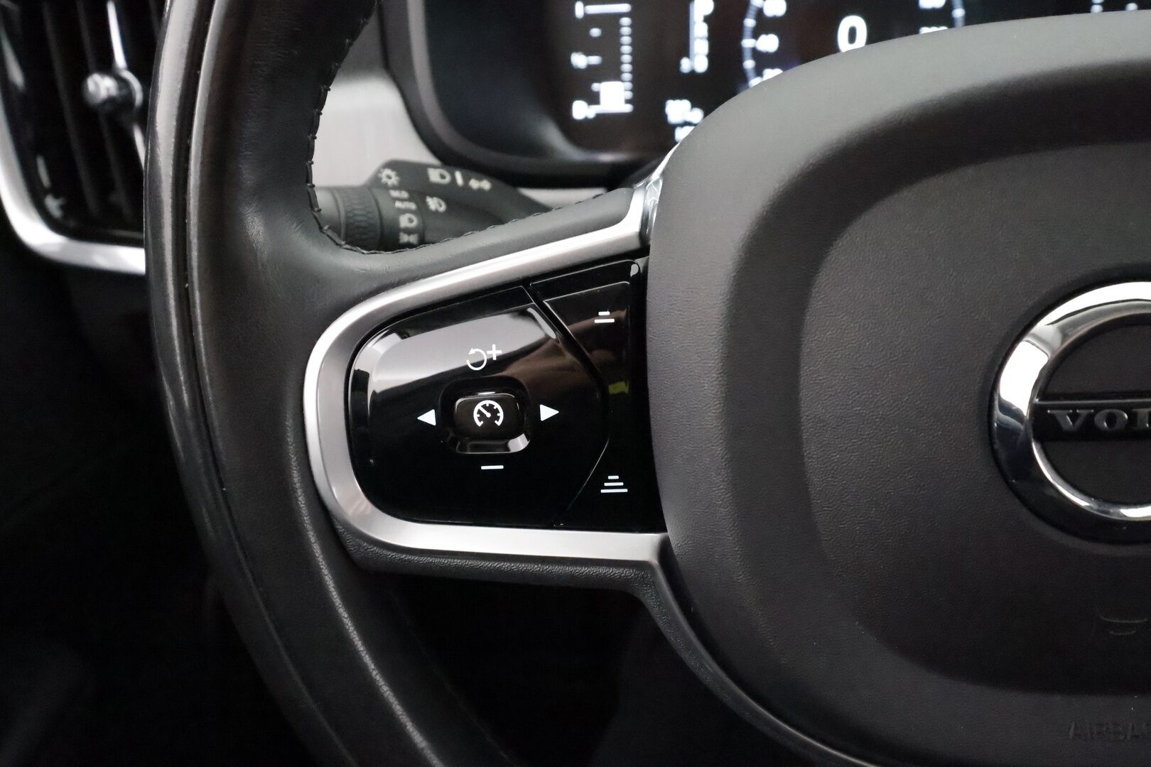 Volvo S90 2017 D3 Momentum aut - | ACC | Pilot Assist | Full-LED | Digimittaristo | Koukku | Webasto | Navi | Keyless | 360° | Lämmitettävä ohjauspyörä | Kahdet renkaat | 1.om Suomi-auto | Merkkihuollot |