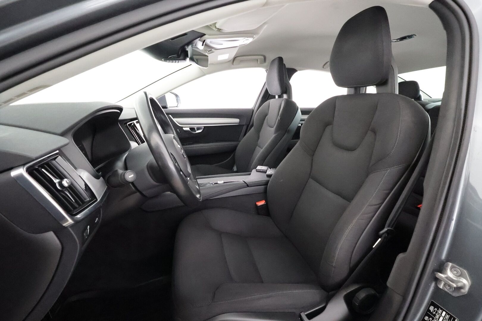 Volvo S90 2017 D3 Momentum aut - | ACC | Pilot Assist | Full-LED | Digimittaristo | Koukku | Webasto | Navi | Keyless | 360° | Lämmitettävä ohjauspyörä | Kahdet renkaat | 1.om Suomi-auto | Merkkihuollot |