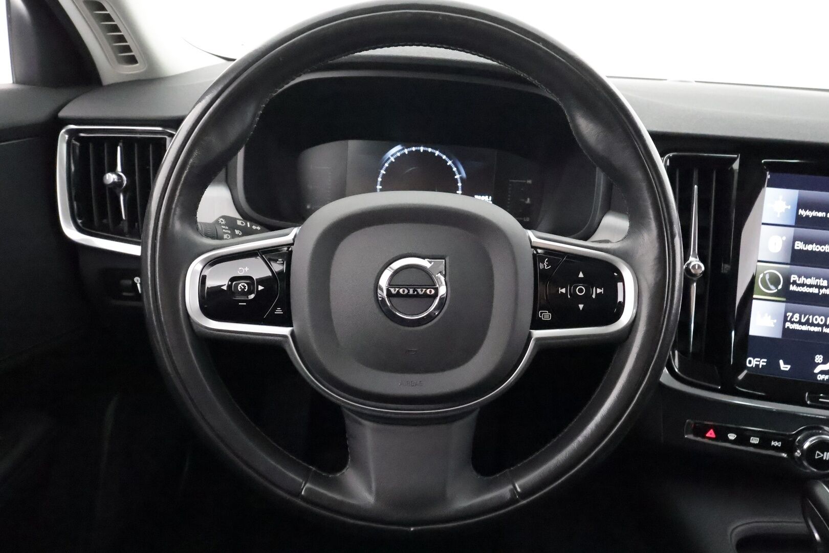 Volvo S90 2017 D3 Momentum aut - | ACC | Pilot Assist | Full-LED | Digimittaristo | Koukku | Webasto | Navi | Keyless | 360° | Lämmitettävä ohjauspyörä | Kahdet renkaat | 1.om Suomi-auto | Merkkihuollot |
