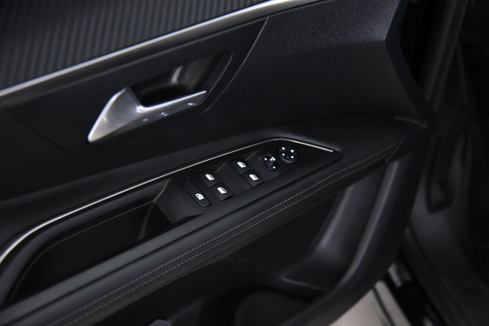 Peugeot 3008 2017 Allure PureTech 130 Automaatti / Suomi.Auto / Vakkari / LED-valot / Peruutustutkat / App-Connect / - Erinomaiset lisävarusteet / Jakohihna tehty / Auto kuntotarkastettu!