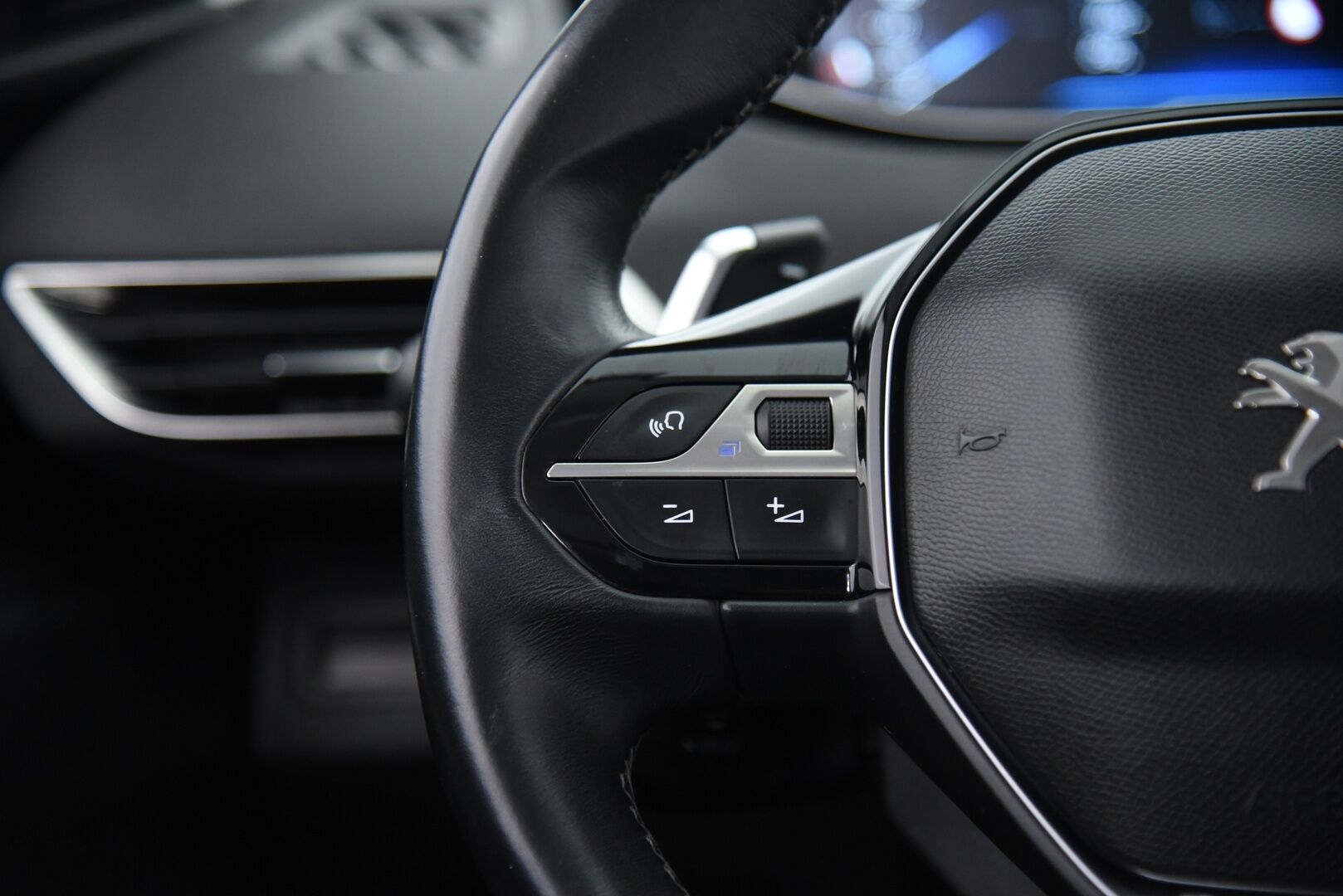 Peugeot 3008 2017 Allure PureTech 130 Automaatti / Suomi.Auto / Vakkari / LED-valot / Peruutustutkat / App-Connect / - Erinomaiset lisävarusteet / Jakohihna tehty / Auto kuntotarkastettu!