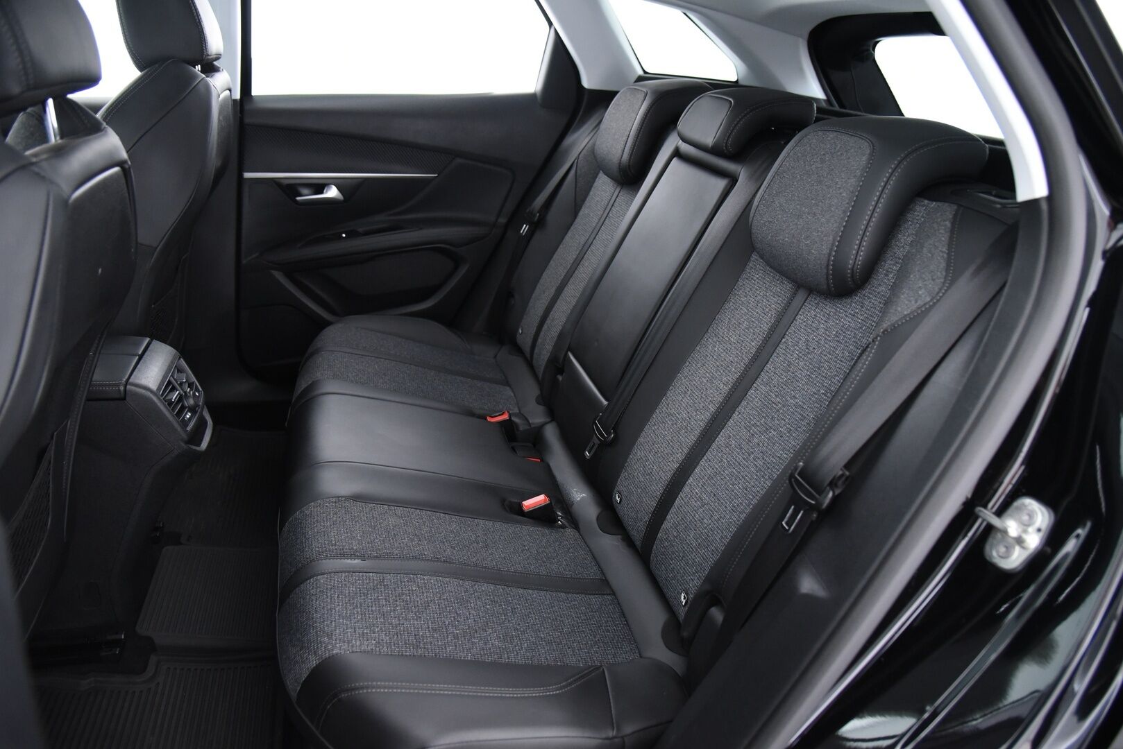 Peugeot 3008 2017 Allure PureTech 130 Automaatti / Suomi.Auto / Vakkari / LED-valot / Peruutustutkat / App-Connect / - Erinomaiset lisävarusteet / Jakohihna tehty / Auto kuntotarkastettu!