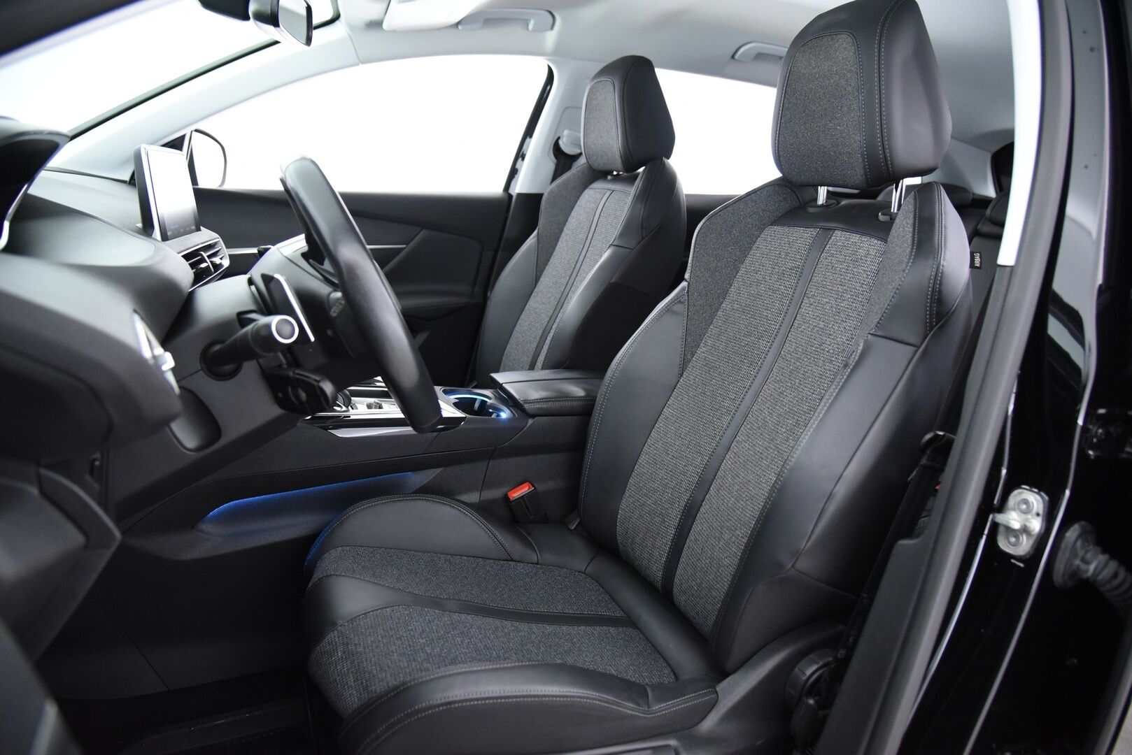 Peugeot 3008 2017 Allure PureTech 130 Automaatti / Suomi.Auto / Vakkari / LED-valot / Peruutustutkat / App-Connect / - Erinomaiset lisävarusteet / Jakohihna tehty / Auto kuntotarkastettu!