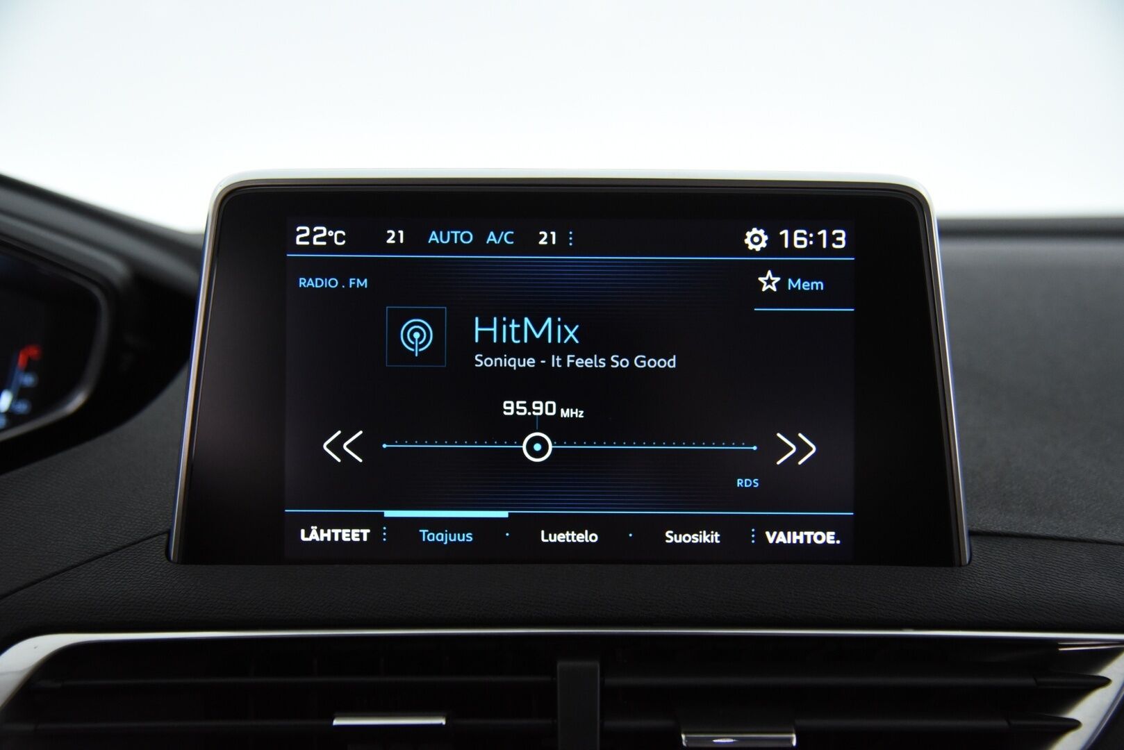 Peugeot 3008 2017 Allure PureTech 130 Automaatti / Suomi.Auto / Vakkari / LED-valot / Peruutustutkat / App-Connect / - Erinomaiset lisävarusteet / Jakohihna tehty / Auto kuntotarkastettu!