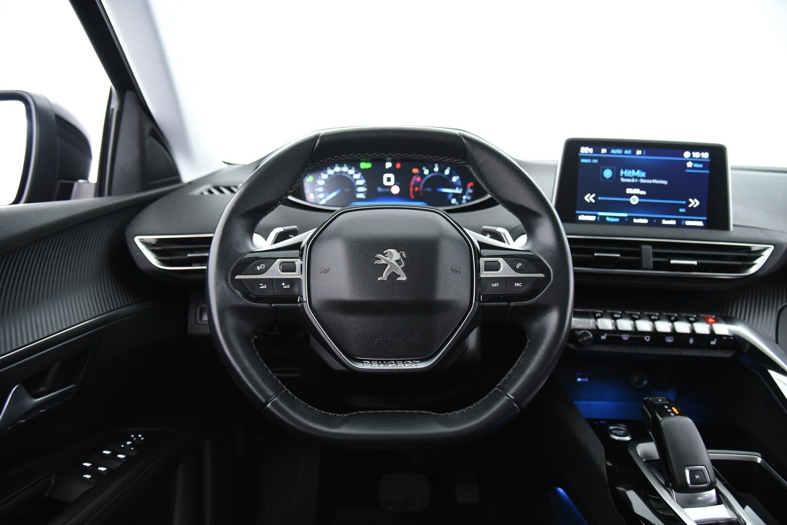Peugeot 3008 2017 Allure PureTech 130 Automaatti / Suomi.Auto / Vakkari / LED-valot / Peruutustutkat / App-Connect / - Erinomaiset lisävarusteet / Jakohihna tehty / Auto kuntotarkastettu!