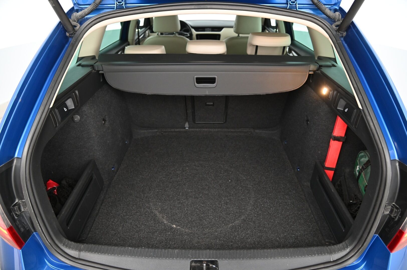 Skoda Octavia 2018 Combi 1,5 TSI Style DSG Autom. *Webasto / P.Kamera / Keyless / Jakopää tehty!* - *Vaaleat nahat / Smartlink / Irroitettava koukku / Suomi-auto / Kahdet renkaat ja vanteet* Juuri saapunut!
