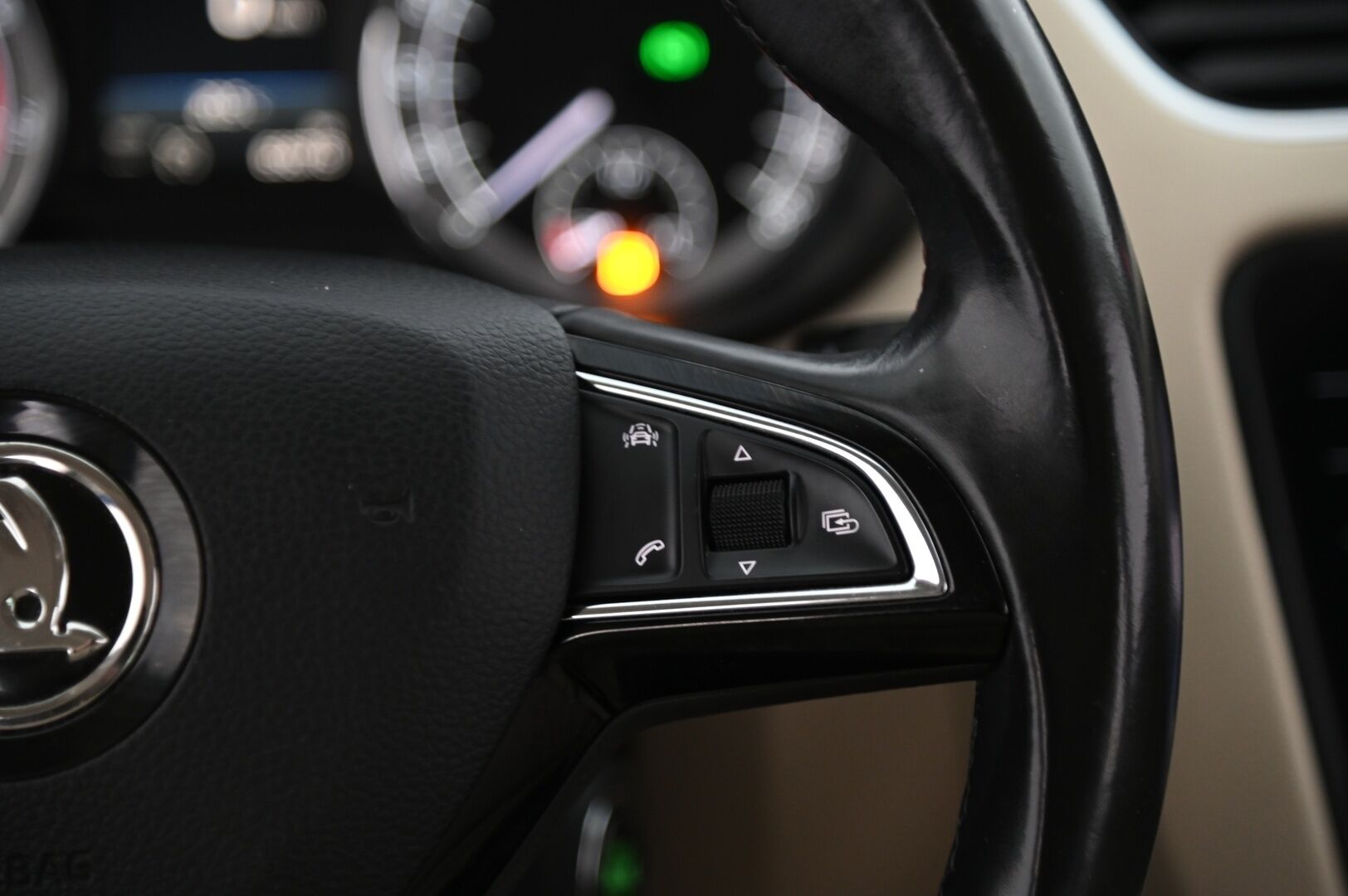 Skoda Octavia 2018 Combi 1,5 TSI Style DSG Autom. *Webasto / P.Kamera / Keyless / Jakopää tehty!* - *Vaaleat nahat / Smartlink / Irroitettava koukku / Suomi-auto / Kahdet renkaat ja vanteet* Juuri saapunut!