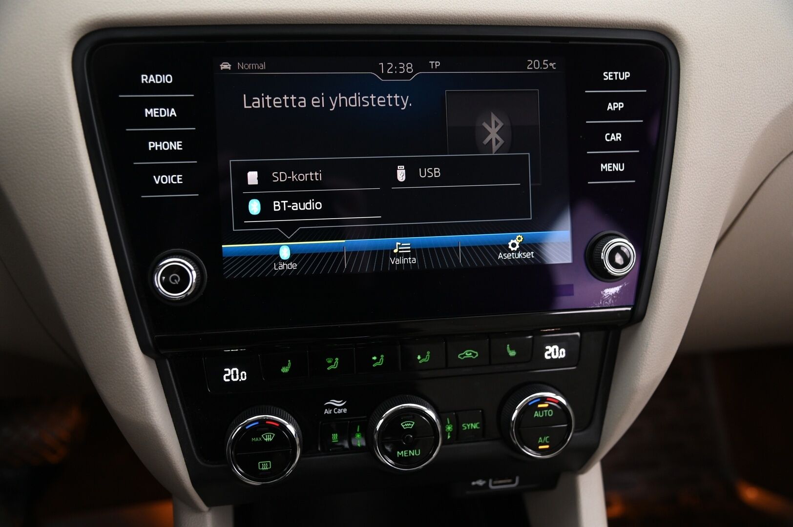 Skoda Octavia 2018 Combi 1,5 TSI Style DSG Autom. *Webasto / P.Kamera / Keyless / Jakopää tehty!* - *Vaaleat nahat / Smartlink / Irroitettava koukku / Suomi-auto / Kahdet renkaat ja vanteet* Juuri saapunut!