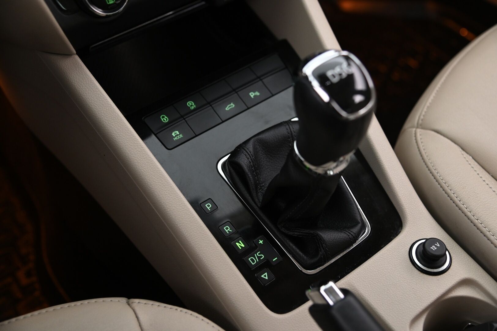Skoda Octavia 2018 Combi 1,5 TSI Style DSG Autom. *Webasto / P.Kamera / Keyless / Jakopää tehty!* - *Vaaleat nahat / Smartlink / Irroitettava koukku / Suomi-auto / Kahdet renkaat ja vanteet* Juuri saapunut!