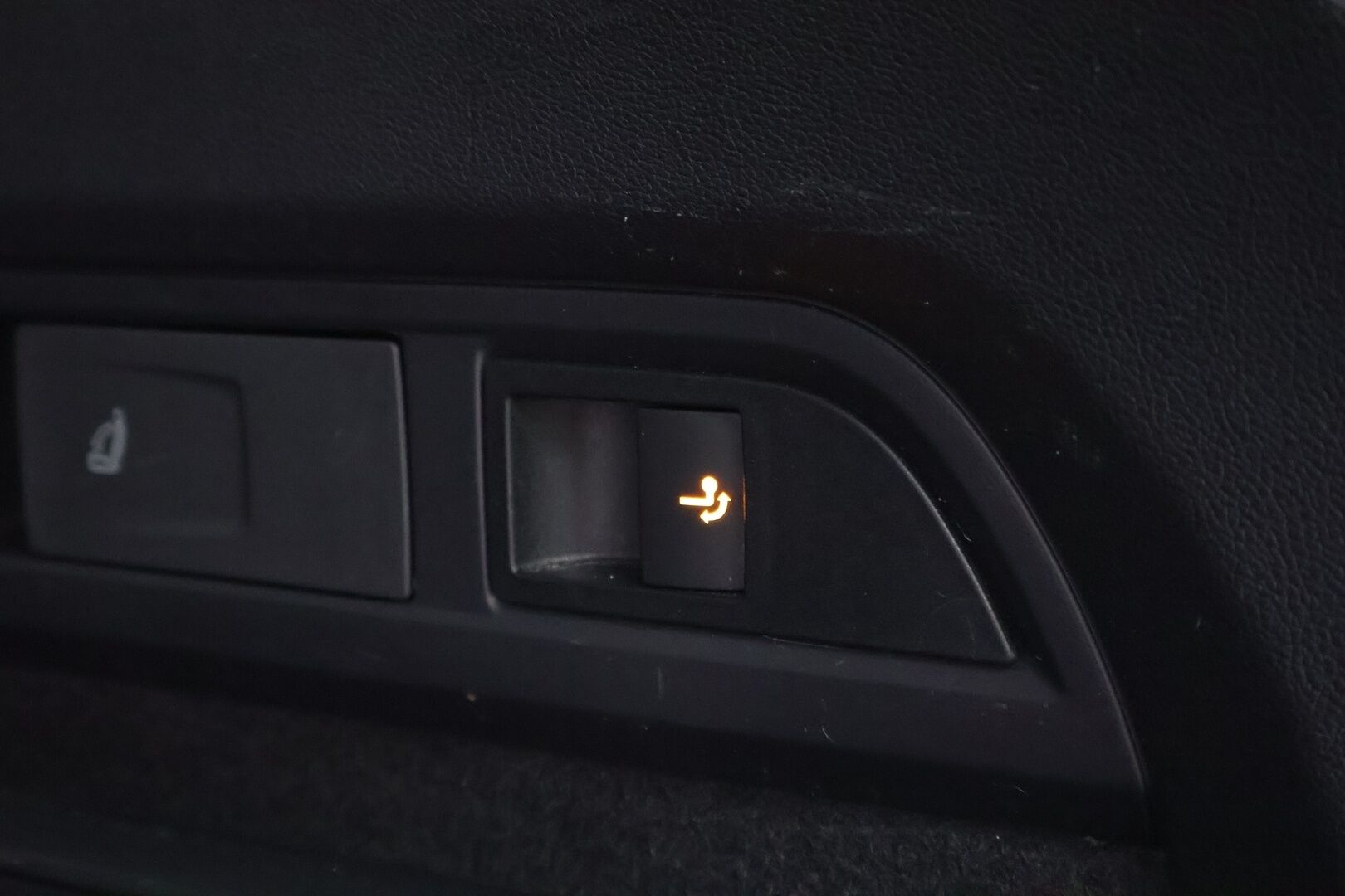 Skoda Kodiaq 2018 2,0 TDI 150 Ambition DSG Autom. * Webasto / Vetokoukku / Adapt.LED / KeylessGo / Navi / Front Assist - Juuri huollettu / Jakopää tehty / Juuri tullut Tampereelle! - HULLUT BLACKWEEK JATKOT - KORKOTARJOUS 2,49%