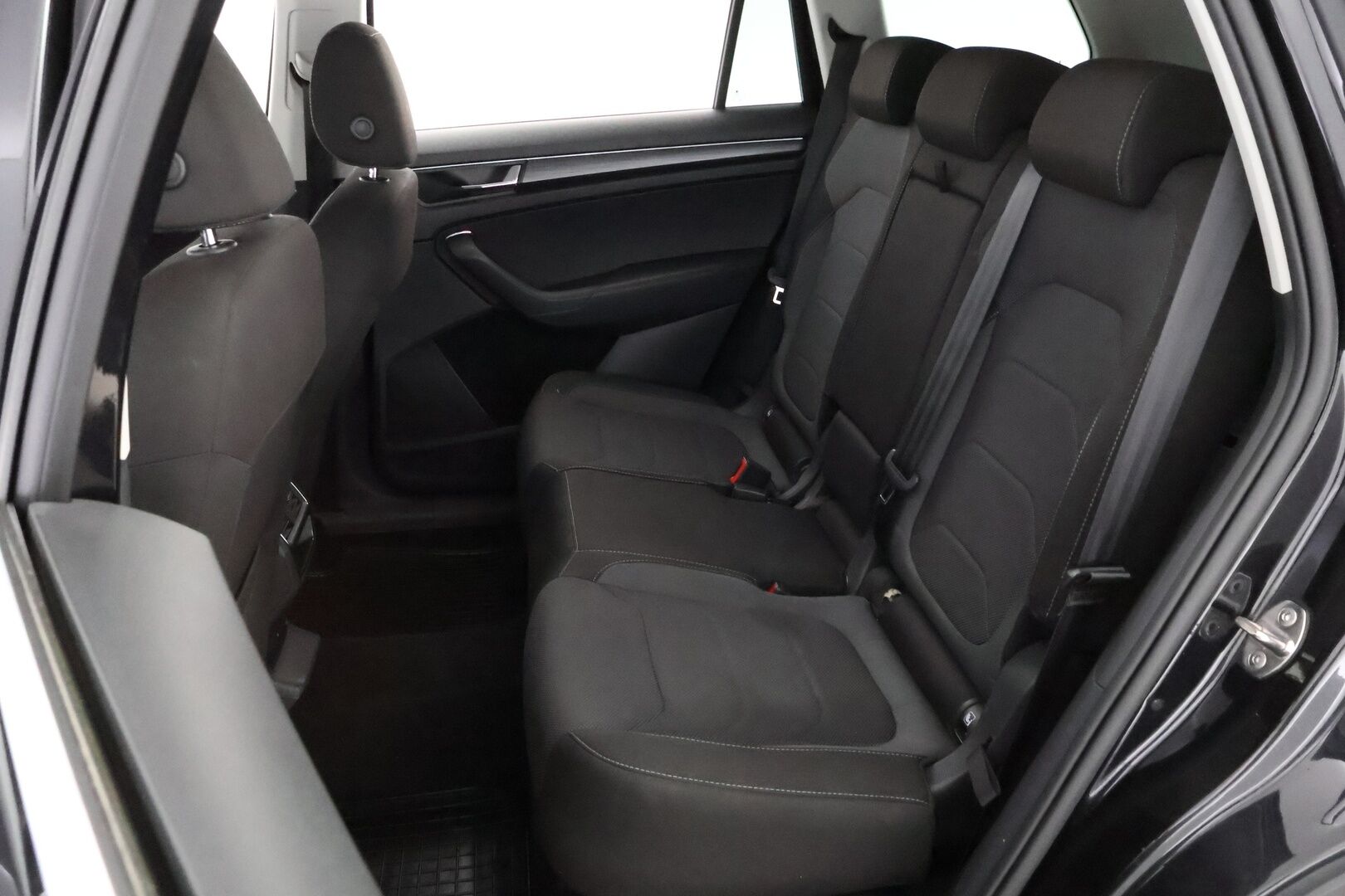 Skoda Kodiaq 2018 2,0 TDI 150 Ambition DSG Autom. * Webasto / Vetokoukku / Adapt.LED / KeylessGo / Navi / Front Assist - Juuri huollettu / Jakopää tehty / Juuri tullut Tampereelle! - HULLUT BLACKWEEK JATKOT - KORKOTARJOUS 2,49%