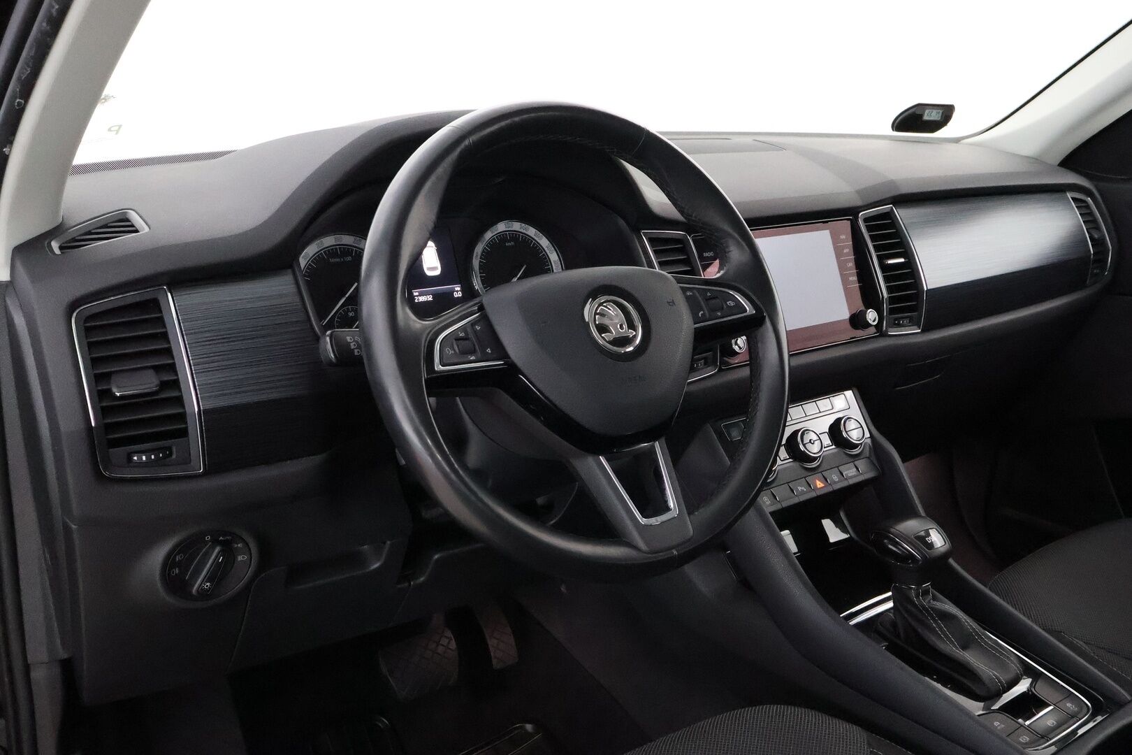 Skoda Kodiaq 2018 2,0 TDI 150 Ambition DSG Autom. * Webasto / Vetokoukku / Adapt.LED / KeylessGo / Navi / Front Assist - Juuri huollettu / Jakopää tehty / Juuri tullut Tampereelle! - HULLUT BLACKWEEK JATKOT - KORKOTARJOUS 2,49%