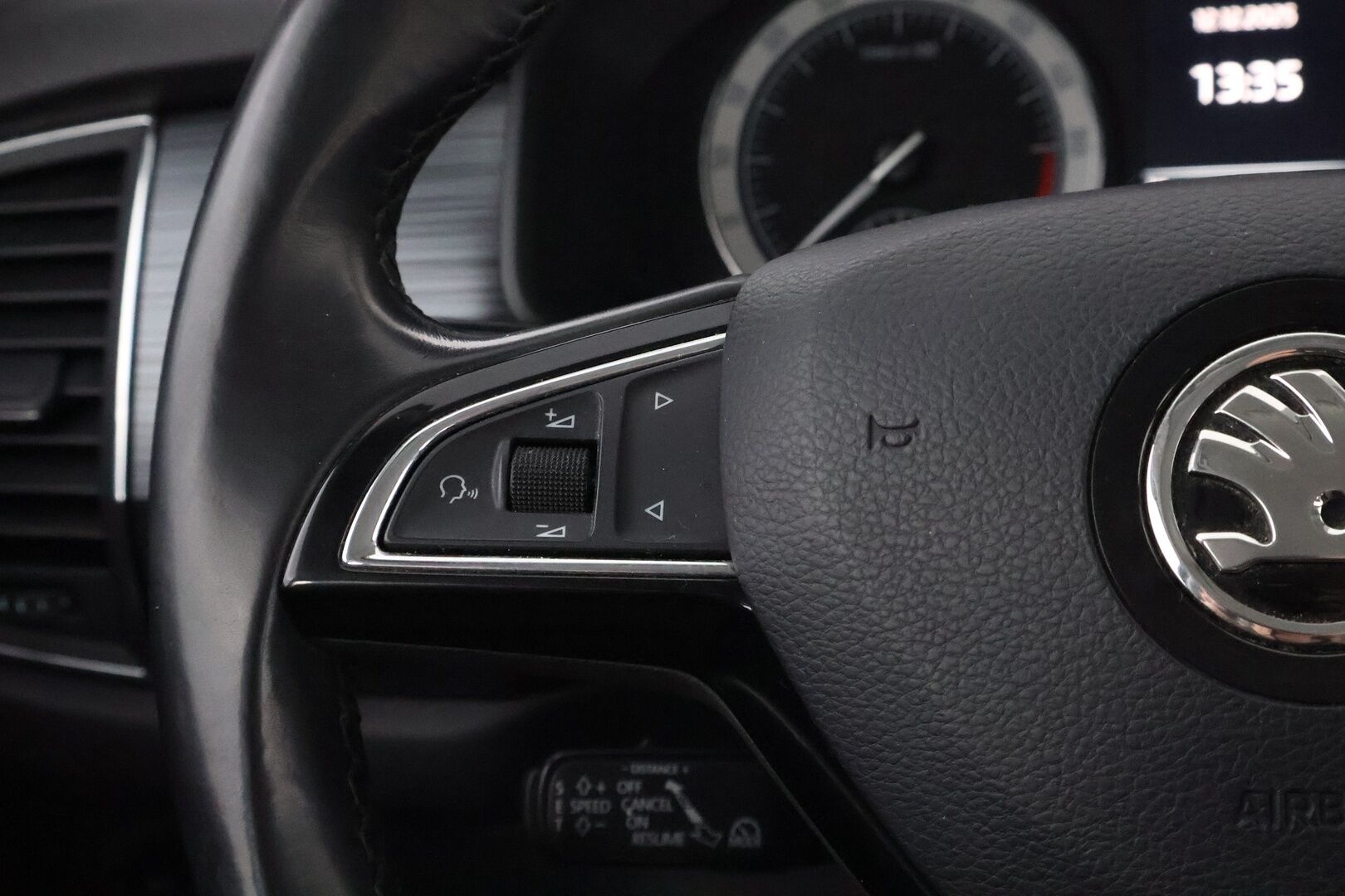 Skoda Kodiaq 2018 2,0 TDI 150 Ambition DSG Autom. * Webasto / Vetokoukku / Adapt.LED / KeylessGo / Navi / Front Assist - Juuri huollettu / Jakopää tehty / Juuri tullut Tampereelle! - HULLUT BLACKWEEK JATKOT - KORKOTARJOUS 2,49%