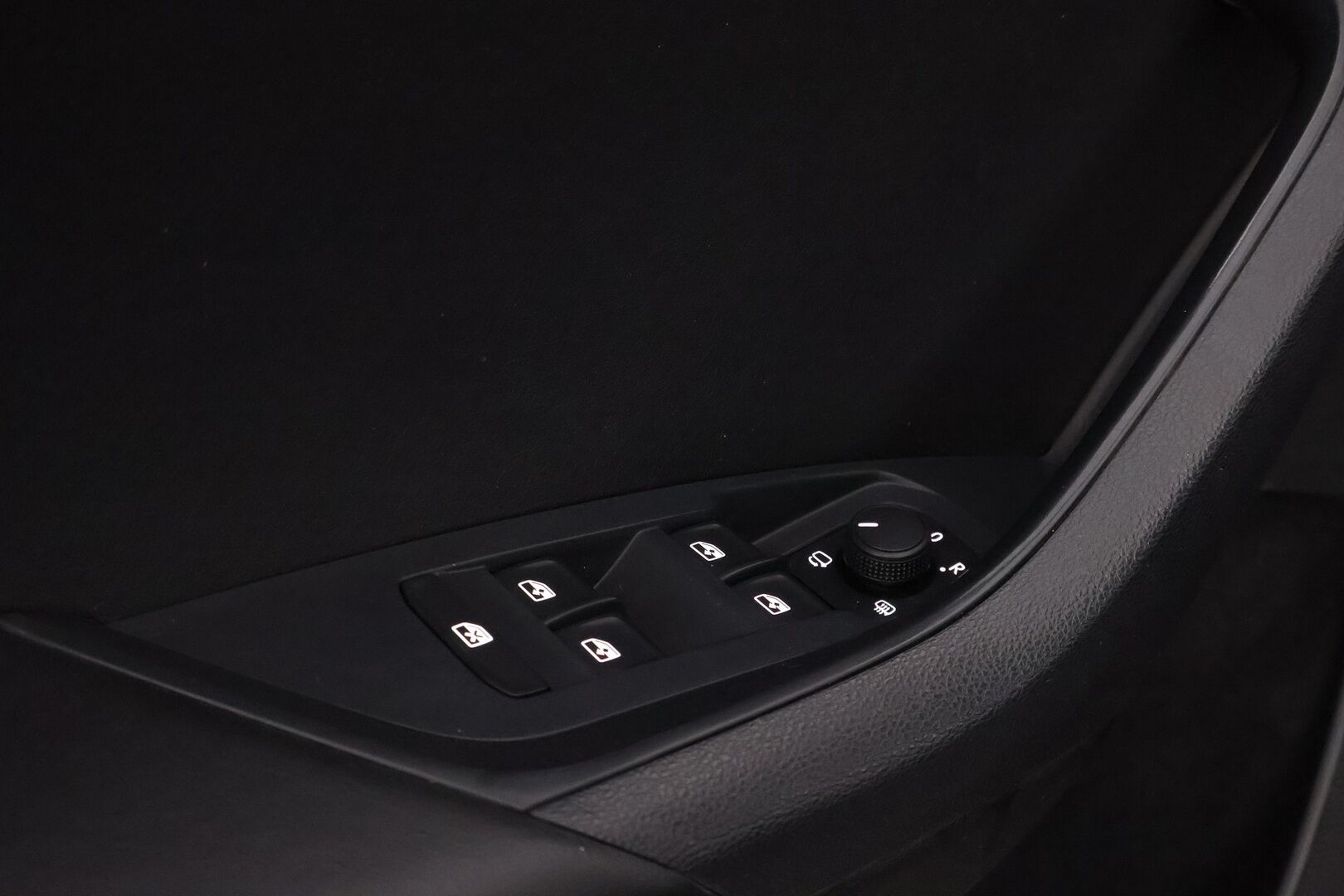 Skoda Kodiaq 2018 2,0 TDI 150 Ambition DSG Autom. * Webasto / Vetokoukku / Adapt.LED / KeylessGo / Navi / Front Assist - Juuri huollettu / Jakopää tehty / Juuri tullut Tampereelle! - HULLUT BLACKWEEK JATKOT - KORKOTARJOUS 2,49%