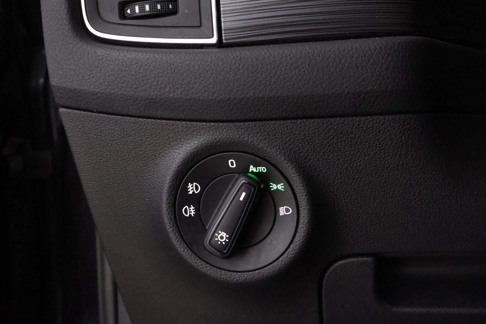 Skoda Kodiaq 2018 2,0 TDI 150 Ambition DSG Autom. * Webasto / Vetokoukku / Adapt.LED / KeylessGo / Navi / Front Assist - Juuri huollettu / Jakopää tehty / Juuri tullut Tampereelle! - HULLUT BLACKWEEK JATKOT - KORKOTARJOUS 2,49%