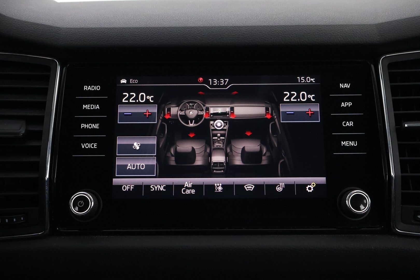 Skoda Kodiaq 2018 2,0 TDI 150 Ambition DSG Autom. * Webasto / Vetokoukku / Adapt.LED / KeylessGo / Navi / Front Assist - Juuri huollettu / Jakopää tehty / Juuri tullut Tampereelle! - HULLUT BLACKWEEK JATKOT - KORKOTARJOUS 2,49%