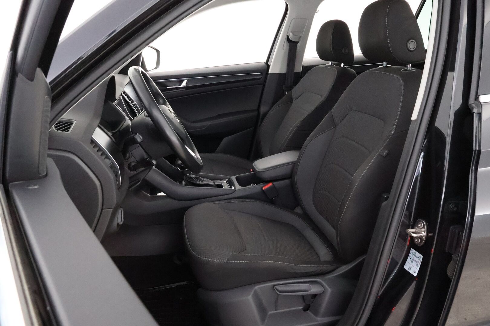 Skoda Kodiaq 2018 2,0 TDI 150 Ambition DSG Autom. * Webasto / Vetokoukku / Adapt.LED / KeylessGo / Navi / Front Assist - Juuri huollettu / Jakopää tehty / Juuri tullut Tampereelle! - HULLUT BLACKWEEK JATKOT - KORKOTARJOUS 2,49%