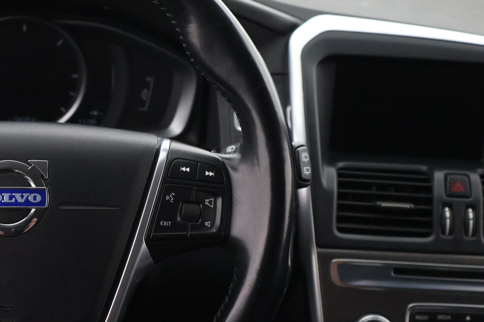 Volvo XC60 2015 D4 Momentum - MYYDÄÄN HUUTOKAUPAT.COM