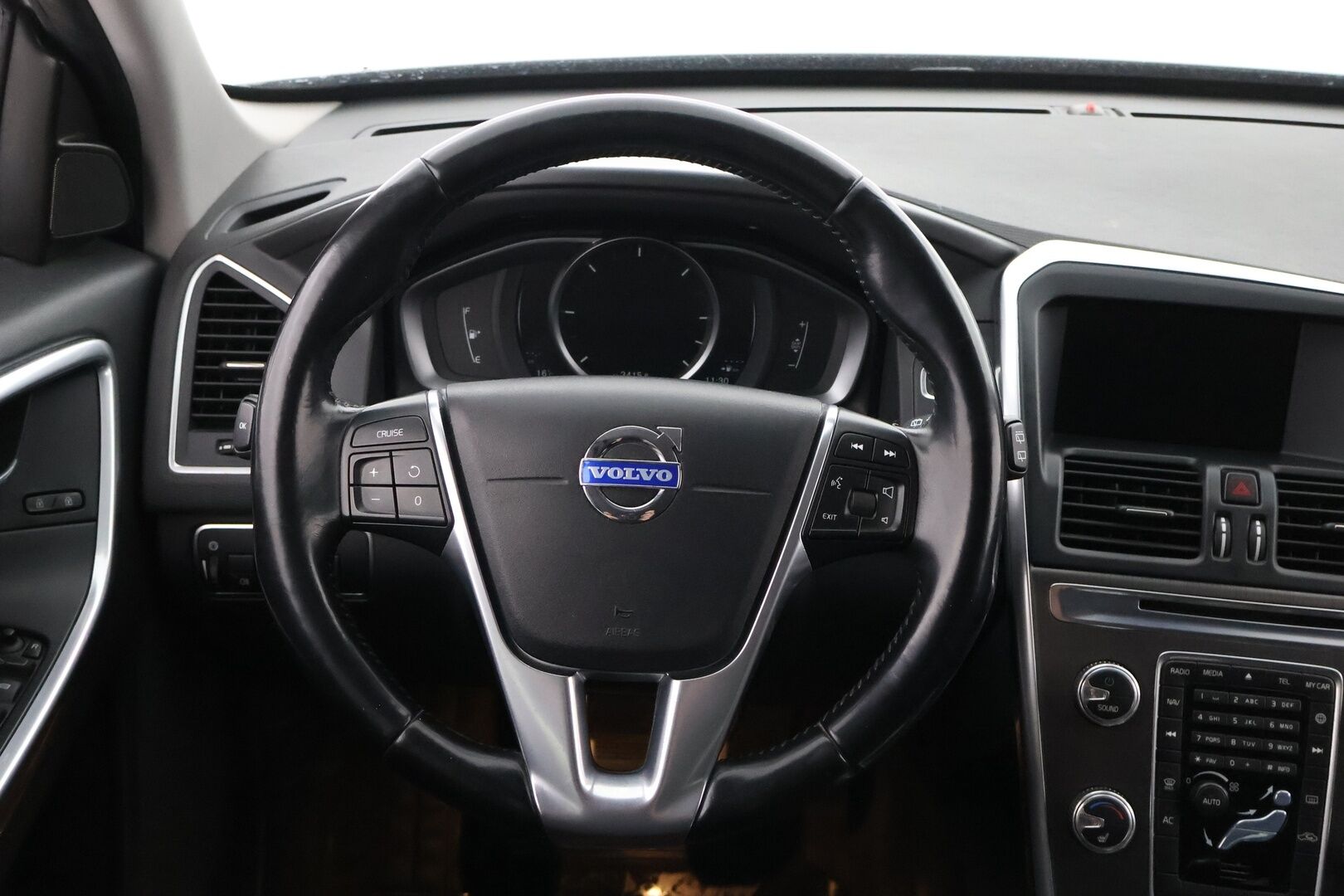 Volvo XC60 2015 D4 Momentum - MYYDÄÄN HUUTOKAUPAT.COM