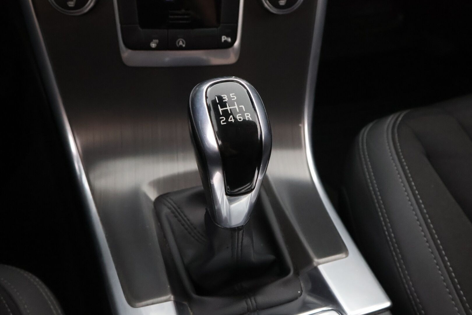Volvo XC60 2015 D4 Momentum - MYYDÄÄN HUUTOKAUPAT.COM