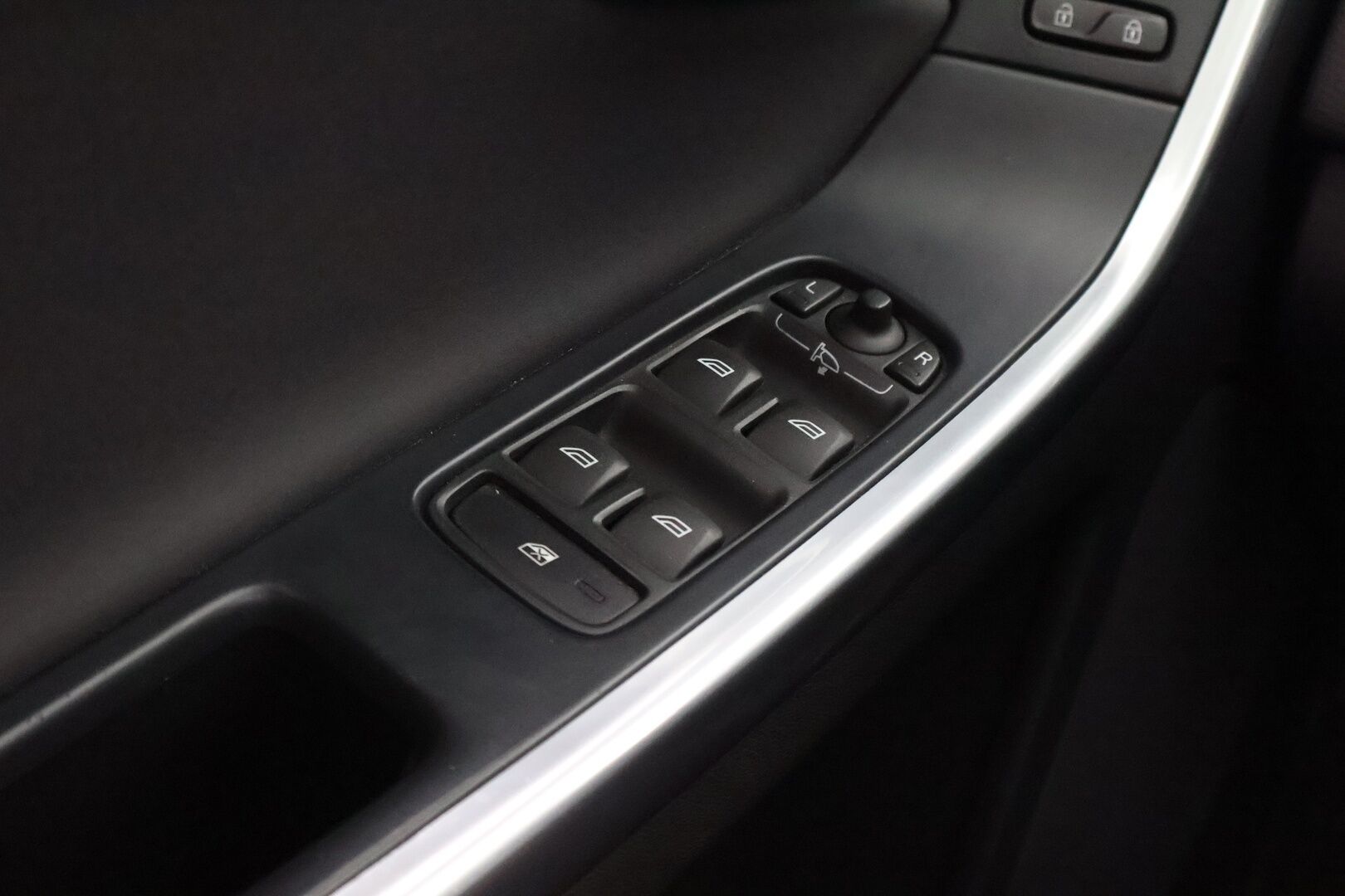 Volvo XC60 2015 D4 Momentum - MYYDÄÄN HUUTOKAUPAT.COM
