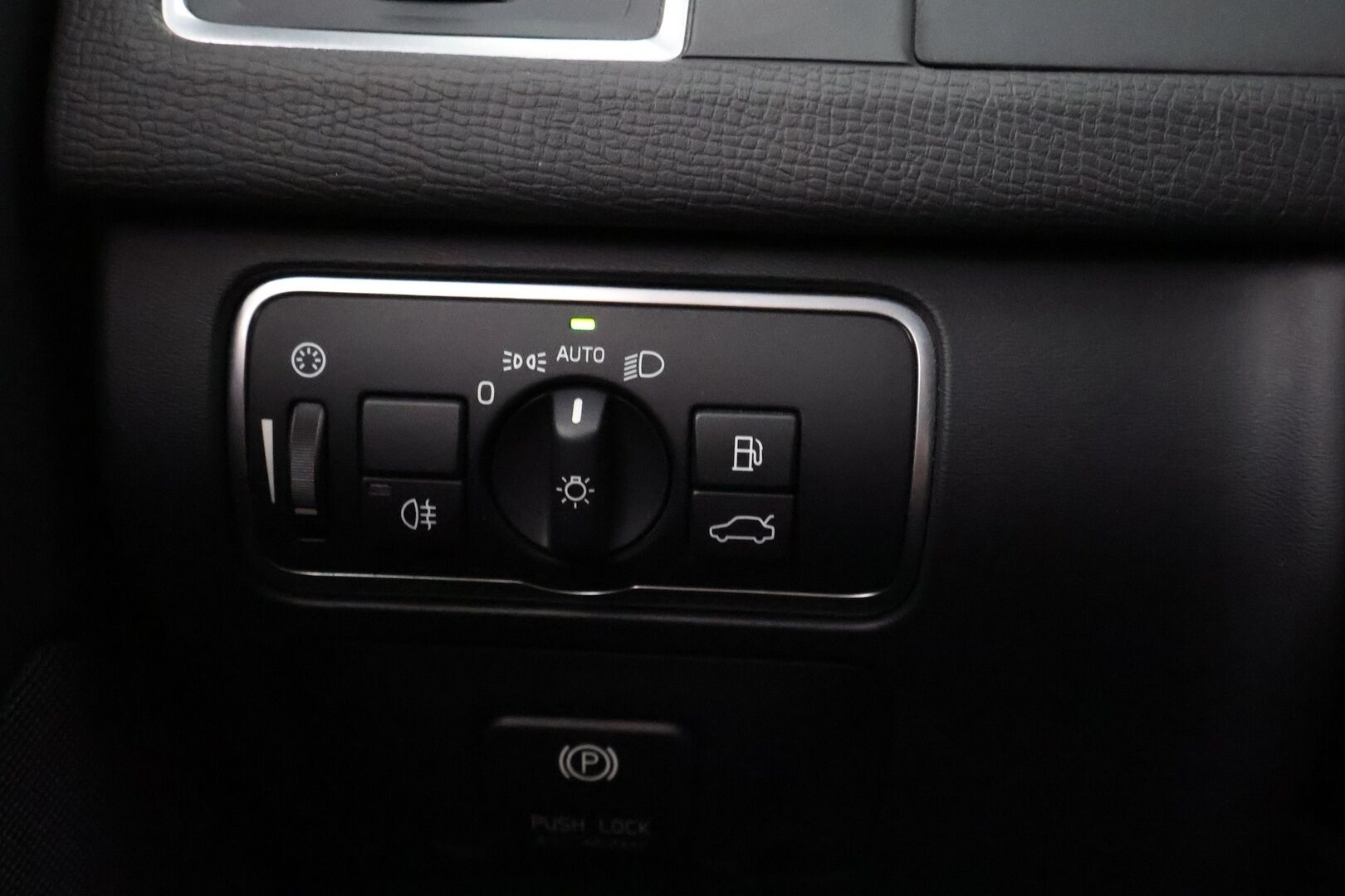 Volvo XC60 2015 D4 Momentum - MYYDÄÄN HUUTOKAUPAT.COM